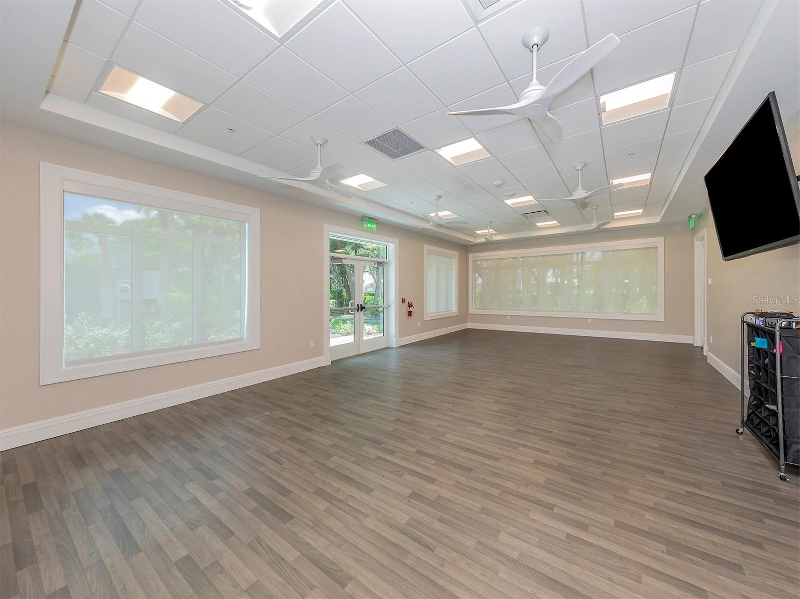 111 WAYFOREST DR — photo 46