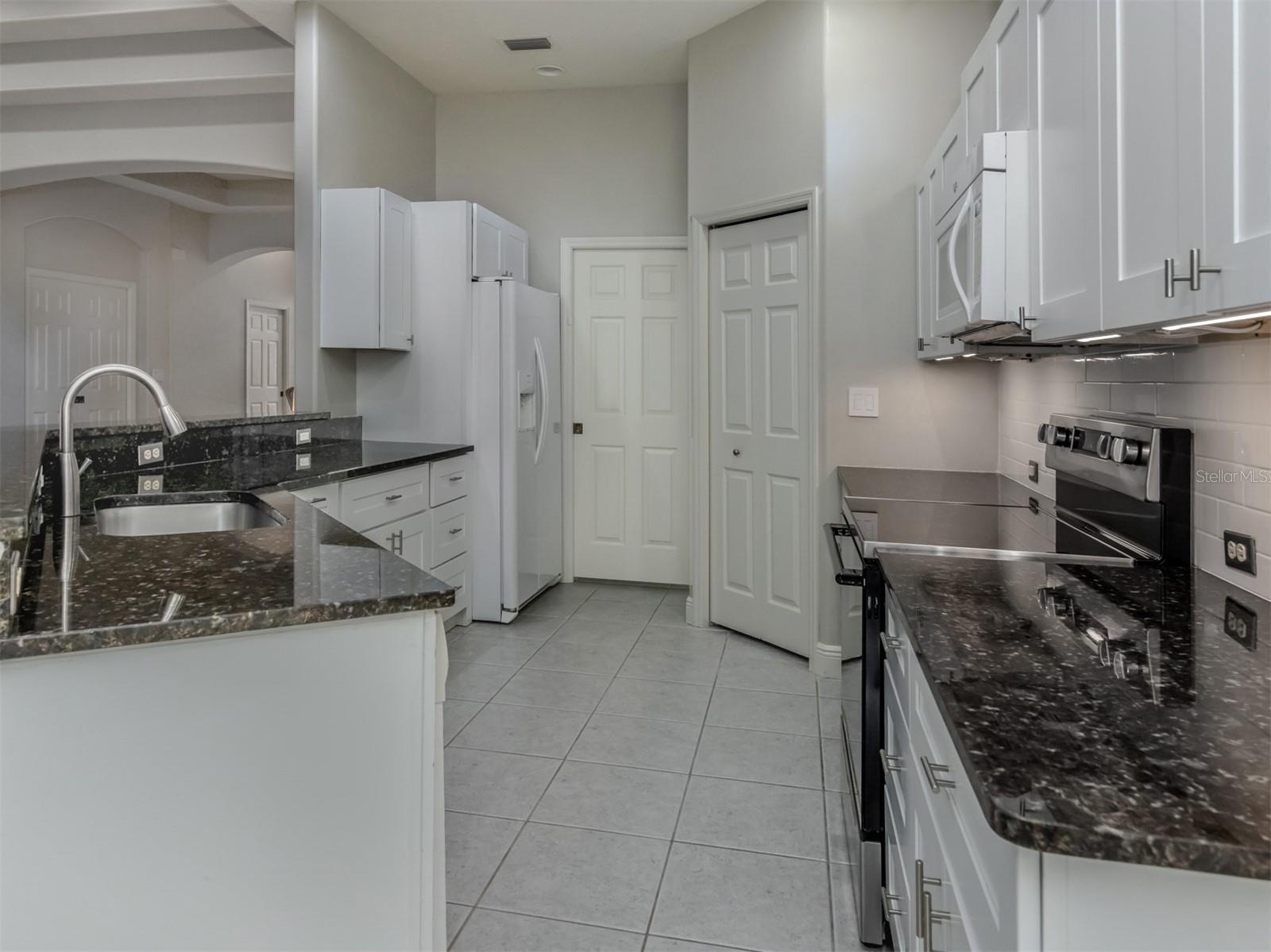 111 WAYFOREST DR — photo 12