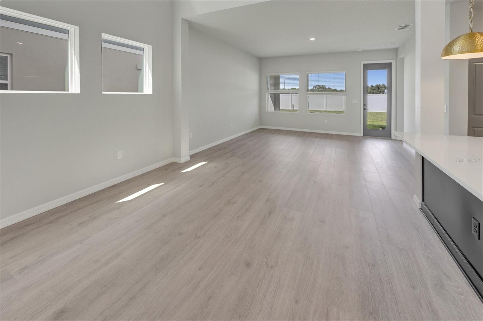 15239 EASTLYN DR — photo 8