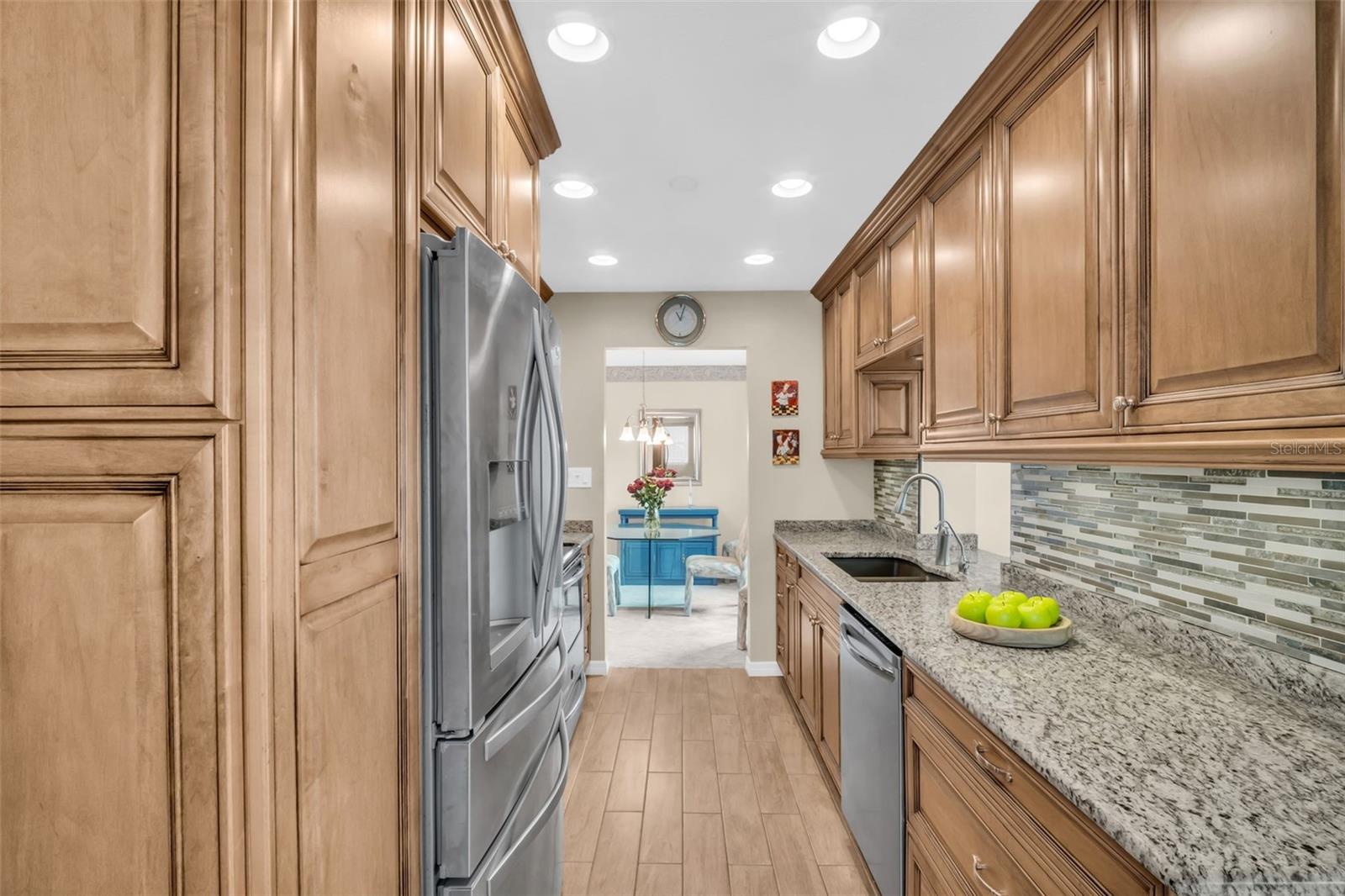 102 STAFFORD DR — photo 12