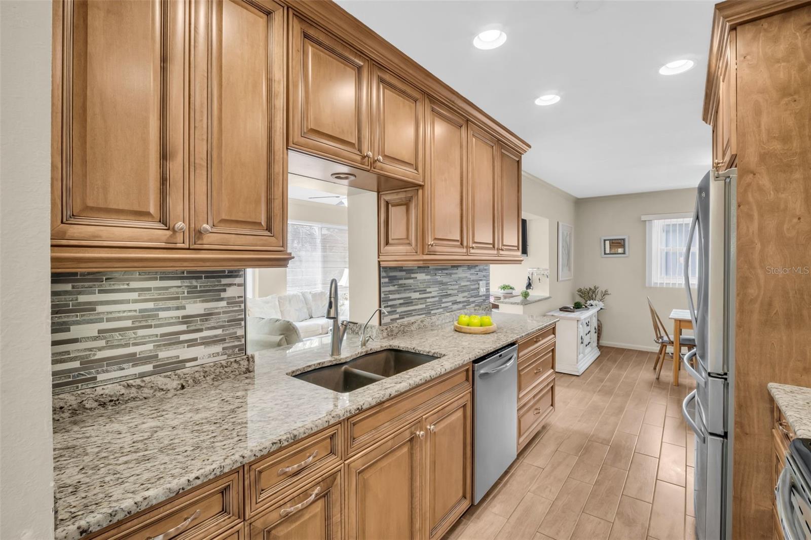 102 STAFFORD DR — photo 11