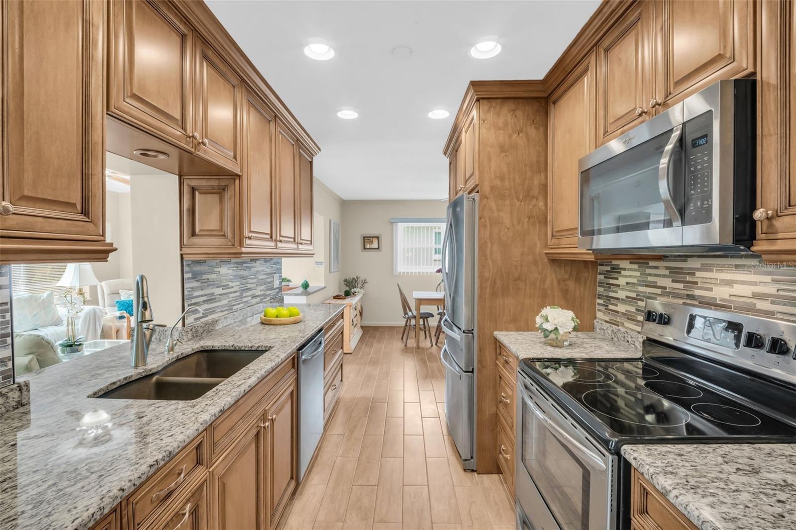 102 STAFFORD DR — photo 10