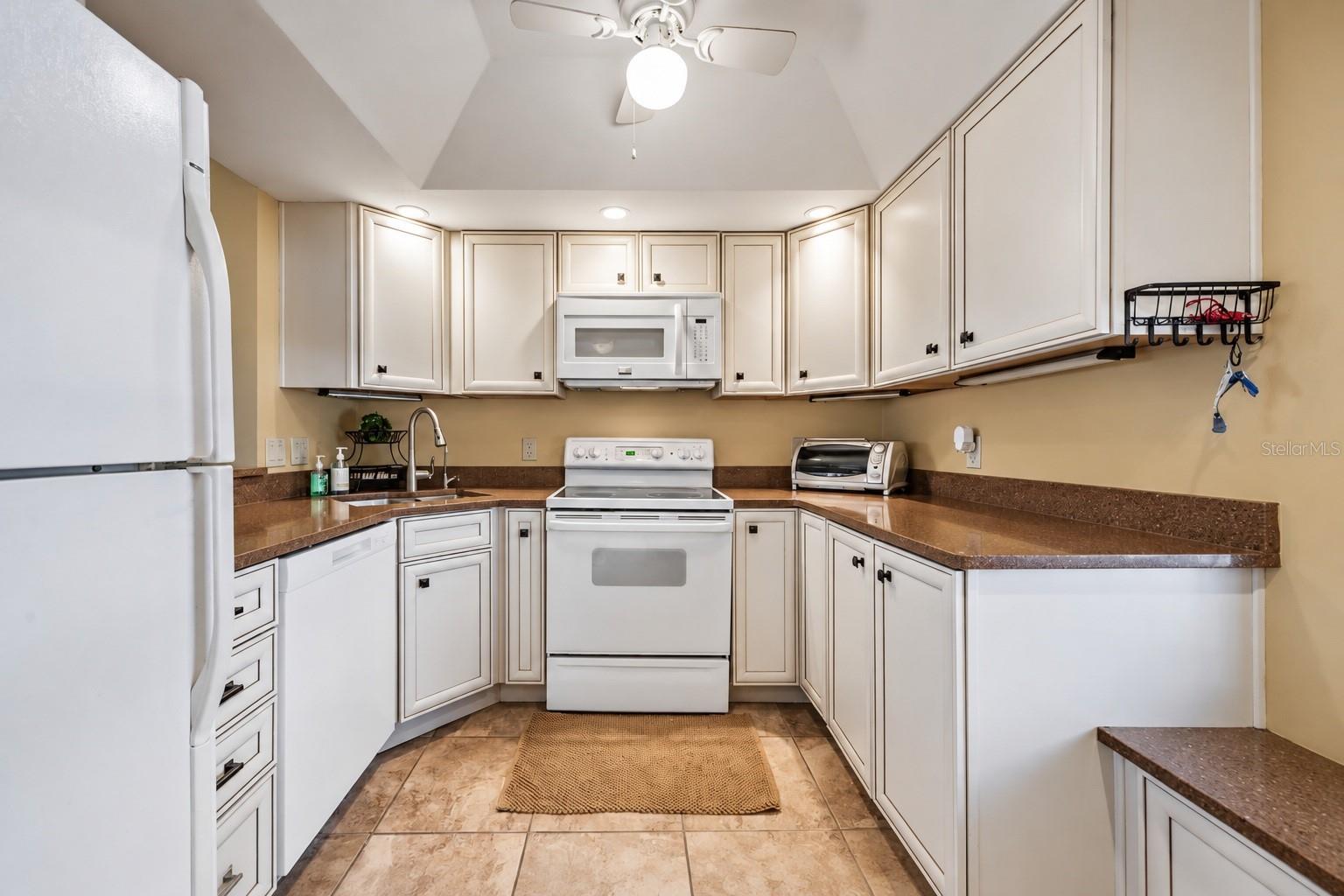 2618 COVE CAY DR #204 — photo 4
