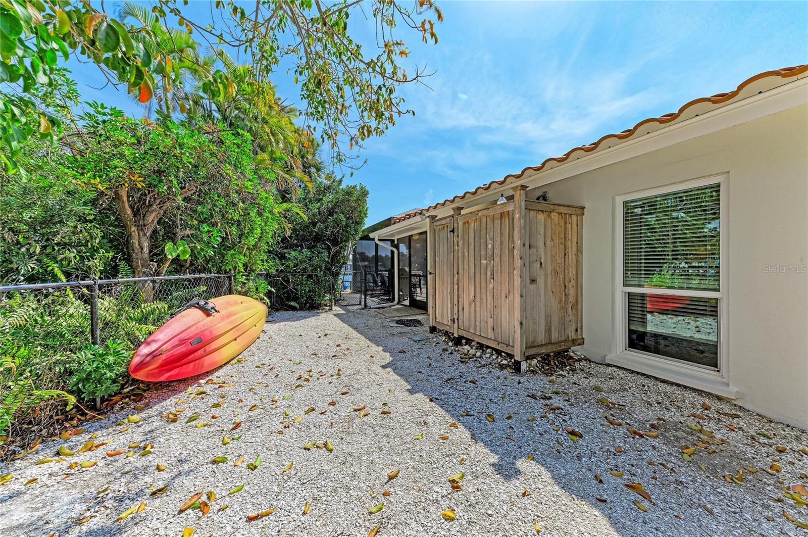 5507 CONTENTO DR — photo 40