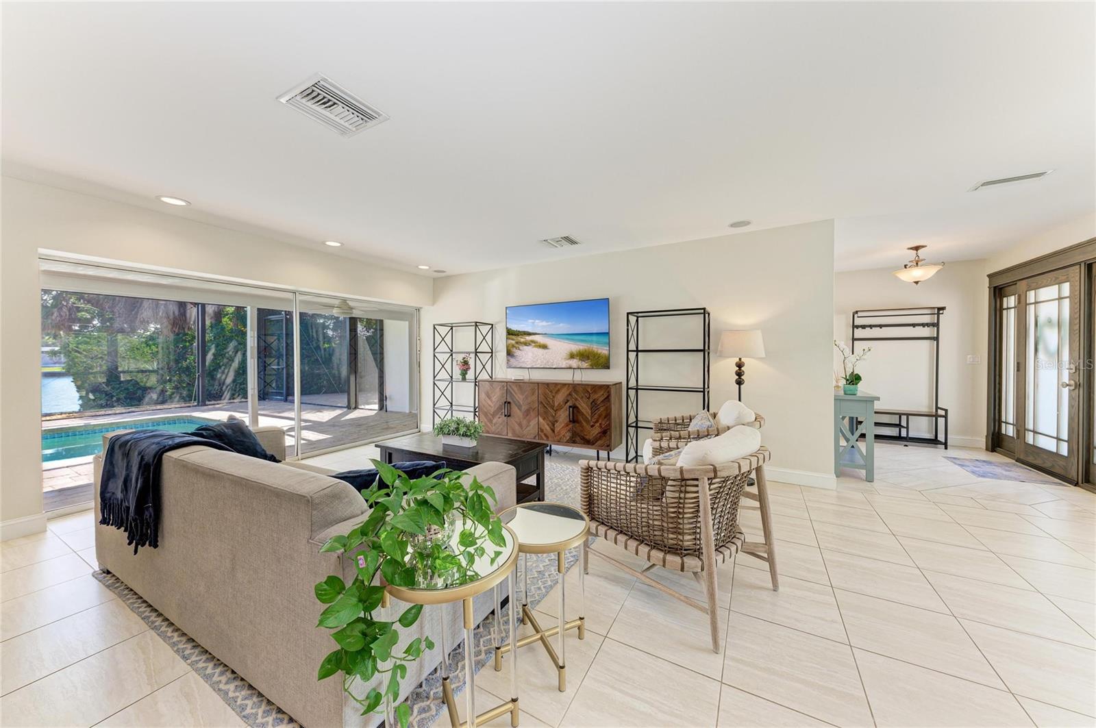 5507 CONTENTO DR — photo 13