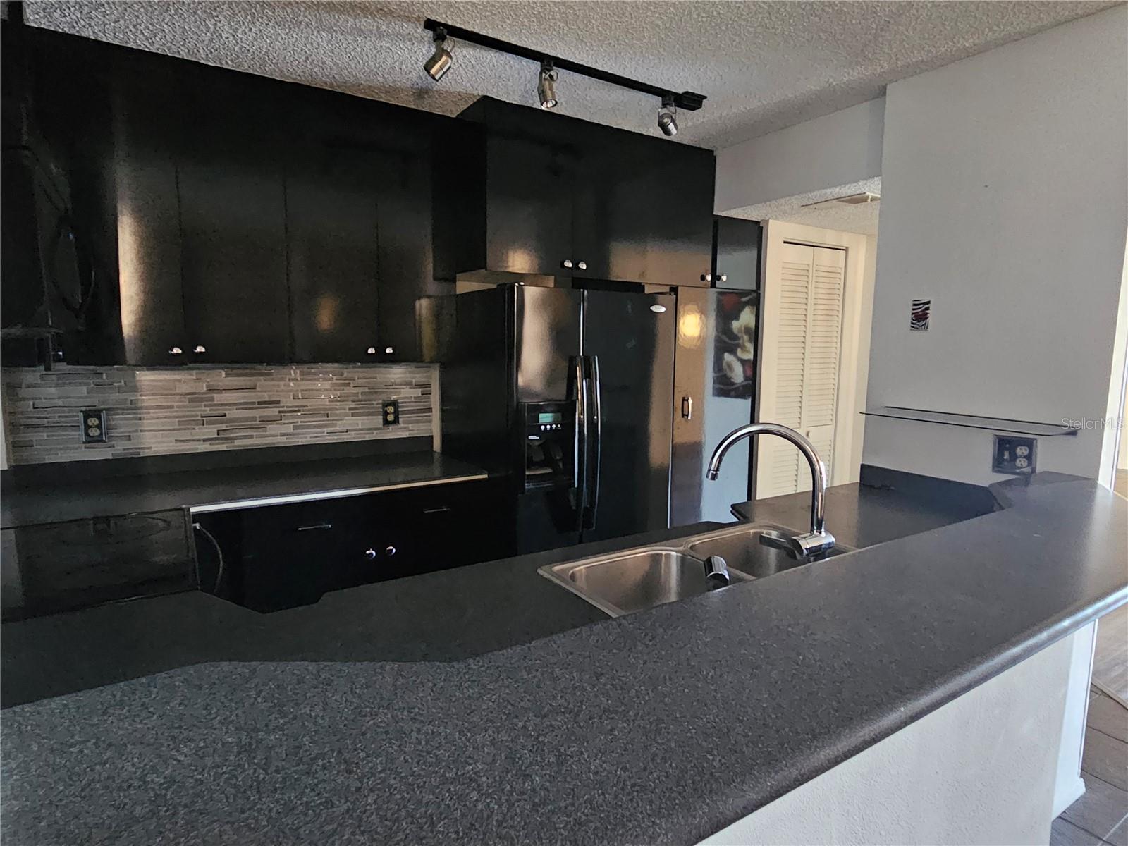 602 LIME AVE #203 — photo 8