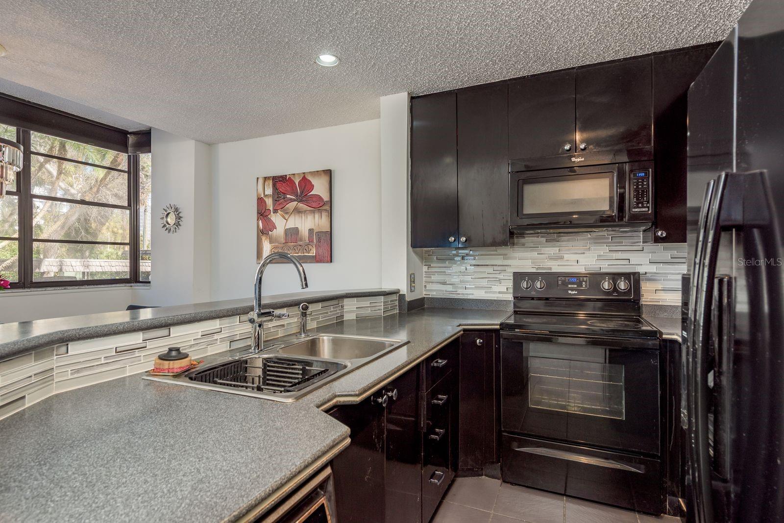 602 LIME AVE #203 — photo 9
