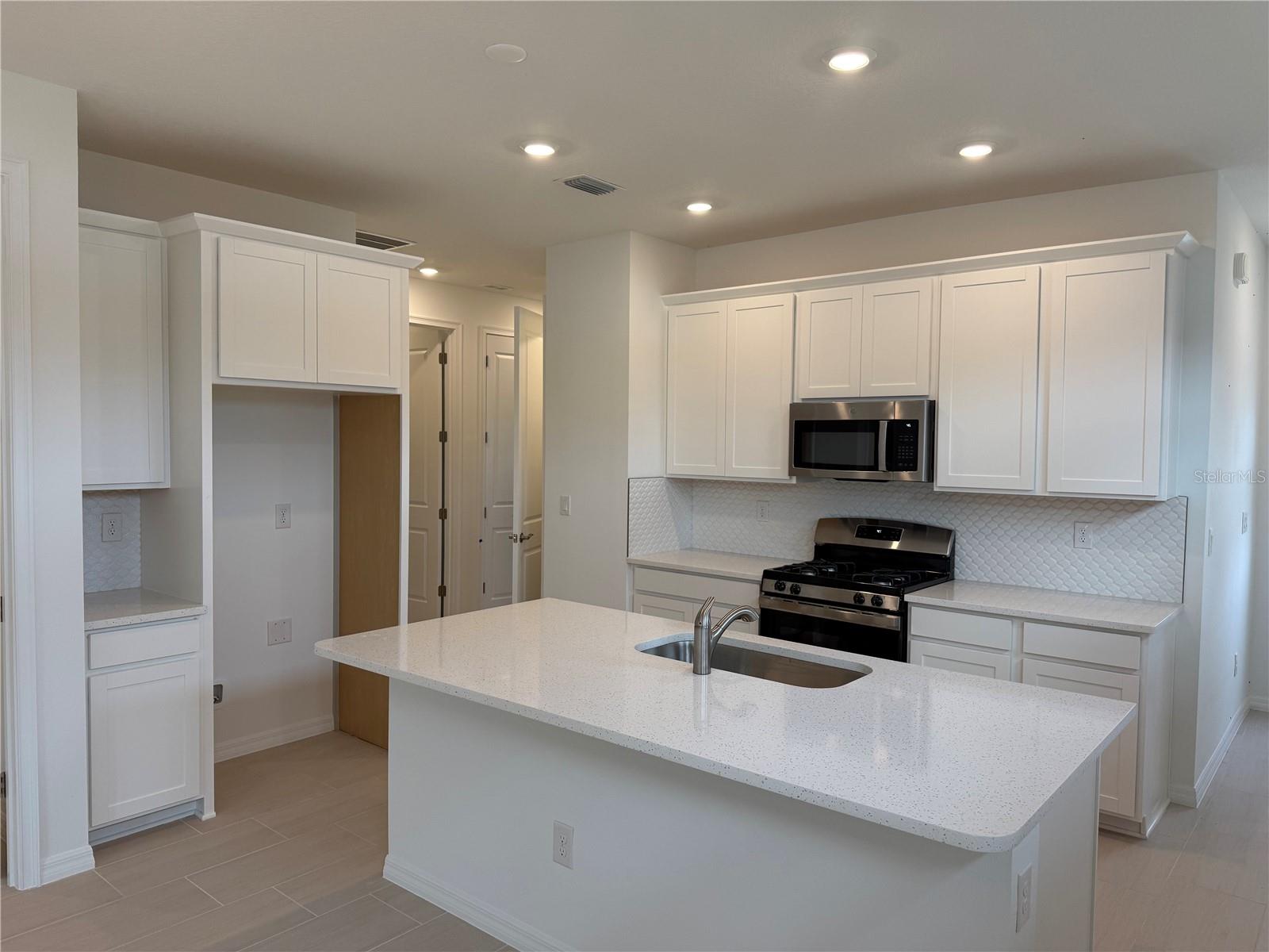 3694 NANDINA CIR — photo 3