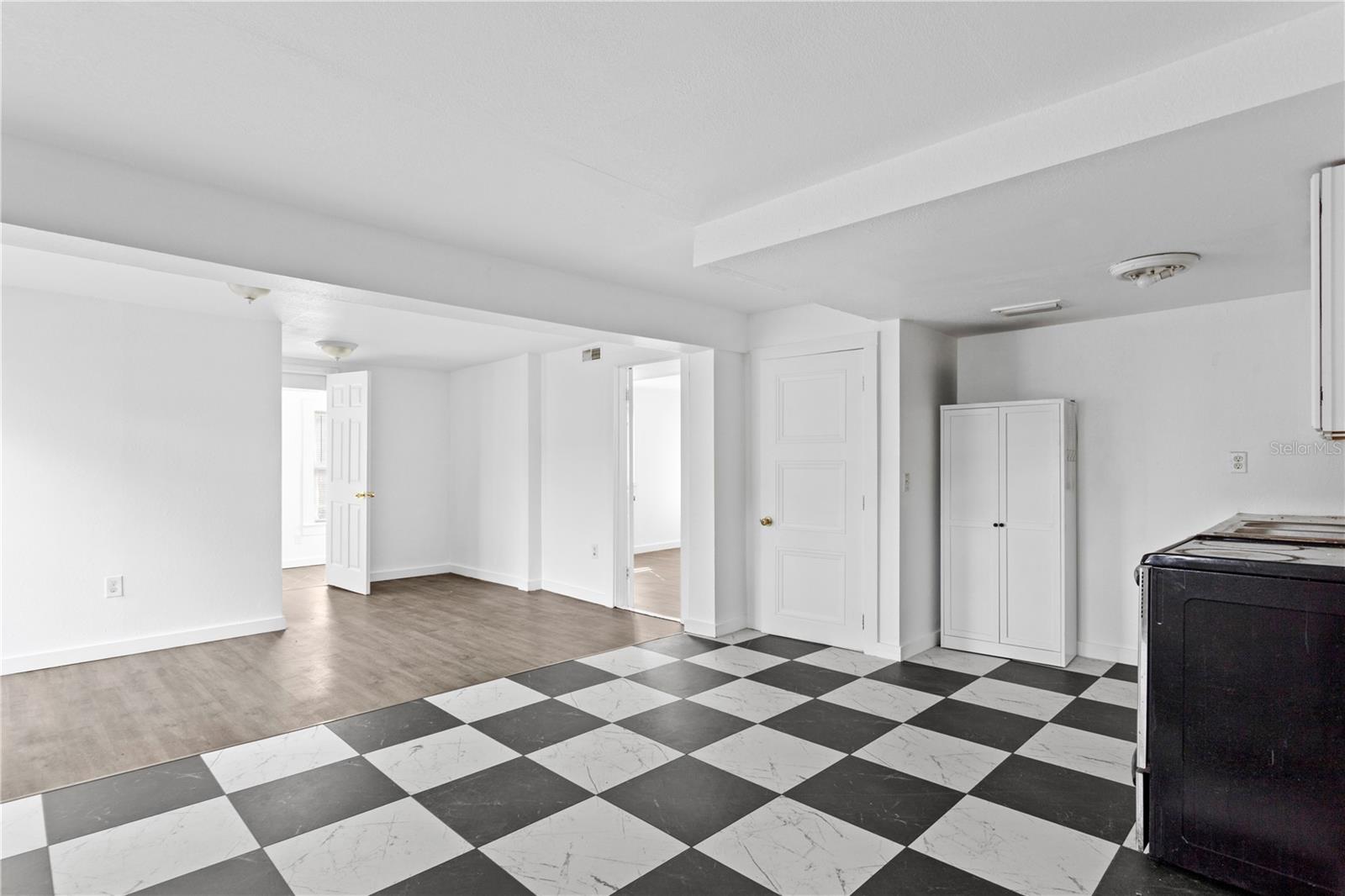 4103 N HOWARD AVE — photo 2