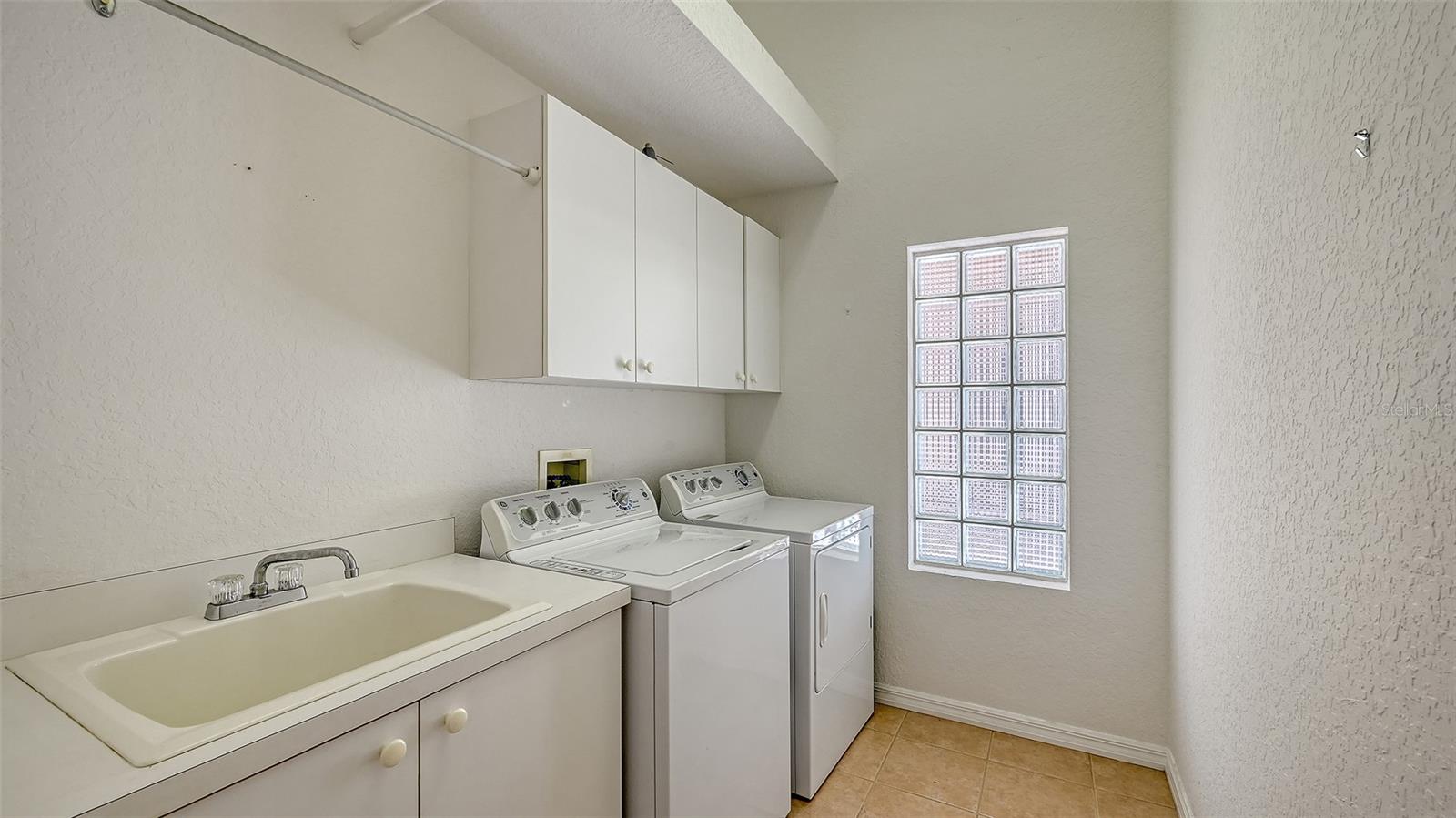 7318 WINDEMERE LN — photo 30