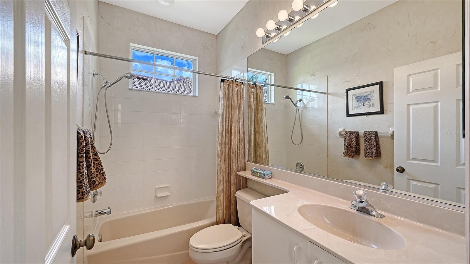 7318 WINDEMERE LN — photo 27