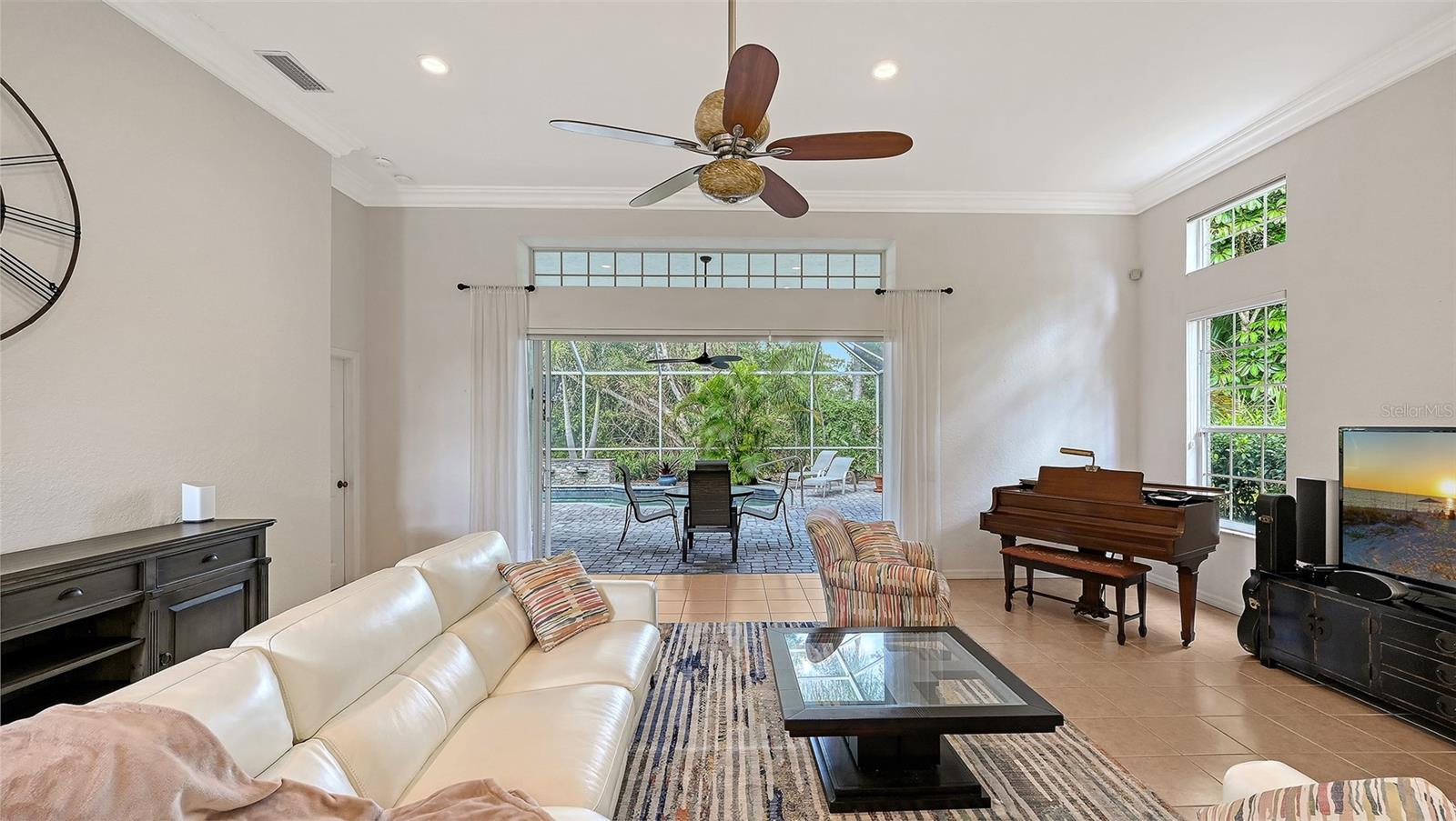 7318 WINDEMERE LN — photo 8