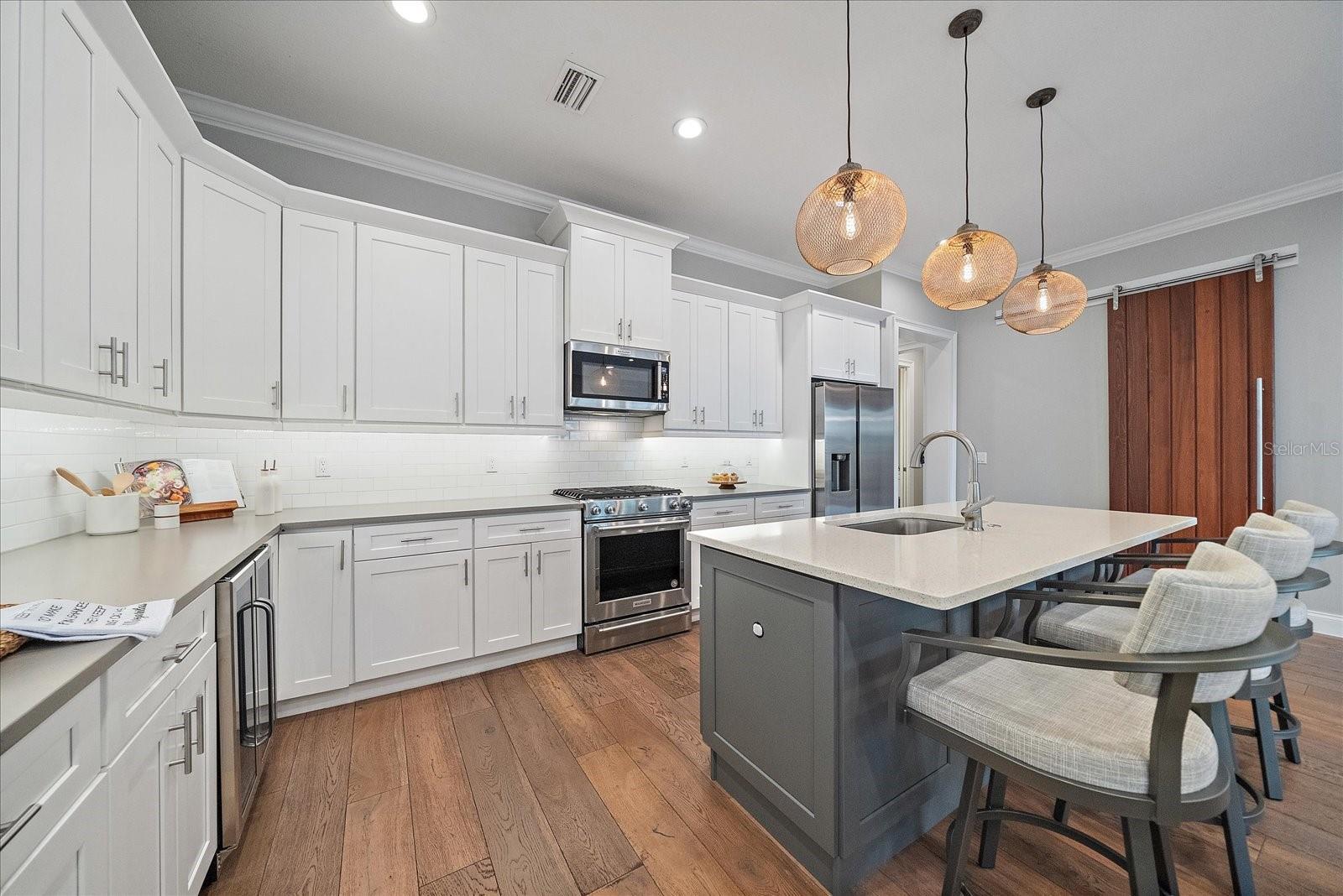 2207 WISTERIA ST — photo 3