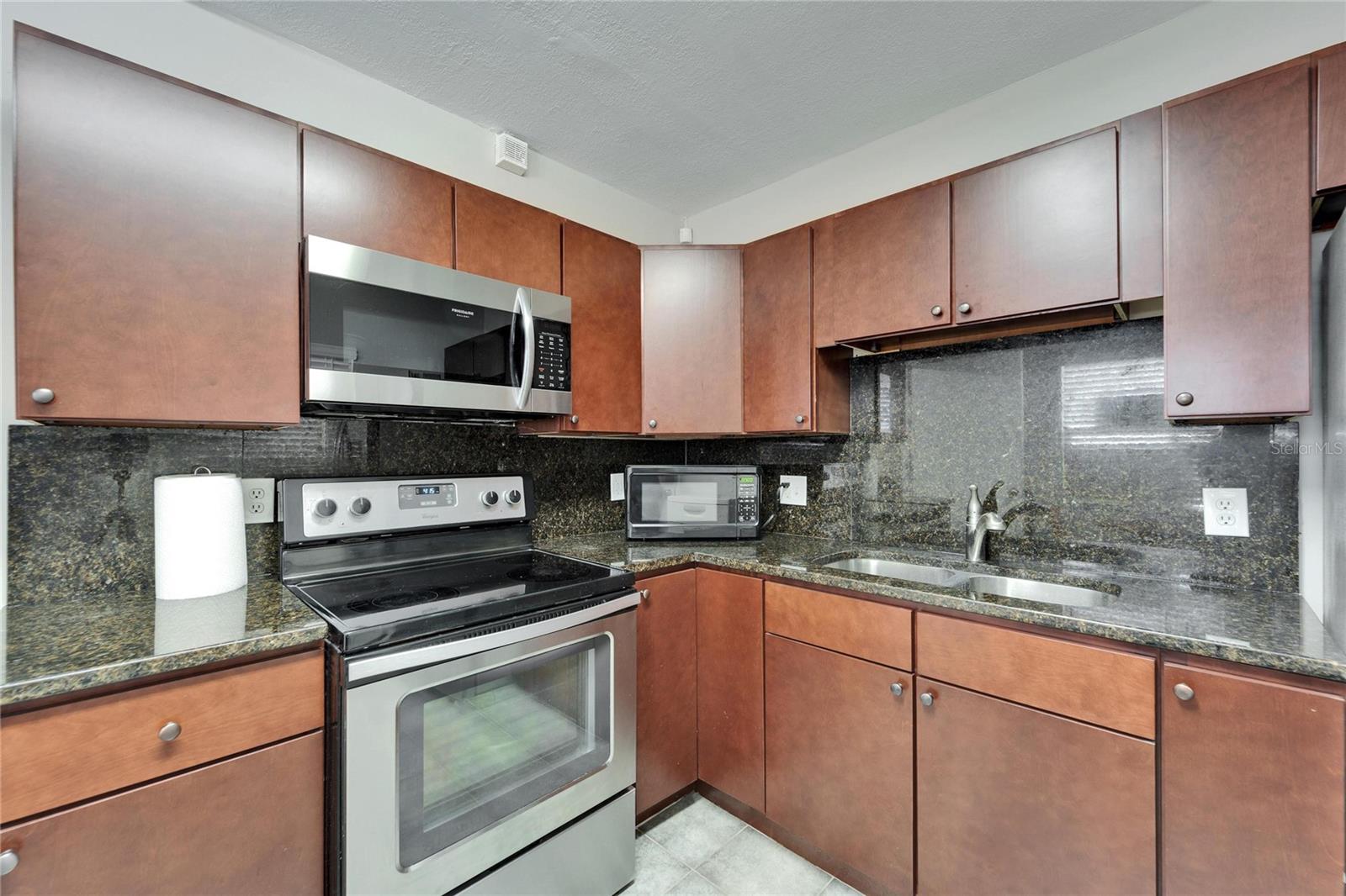 126 RIDGEWOOD AVE — photo 30