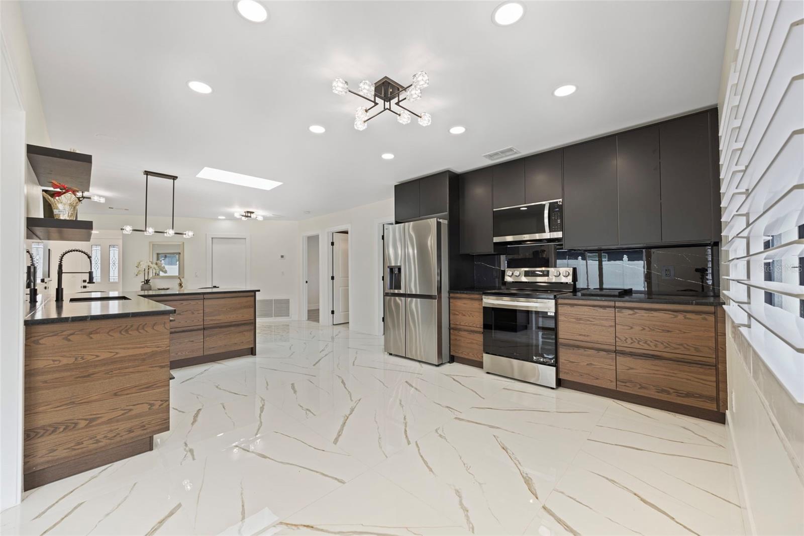 5921 DENVER ST NE — photo 23