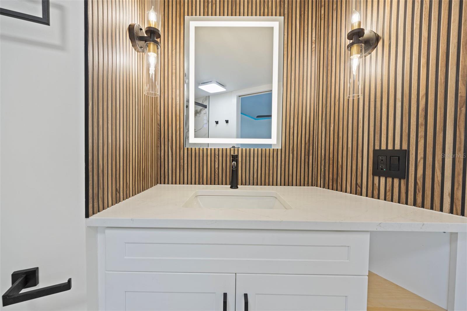 5921 DENVER ST NE — photo 12