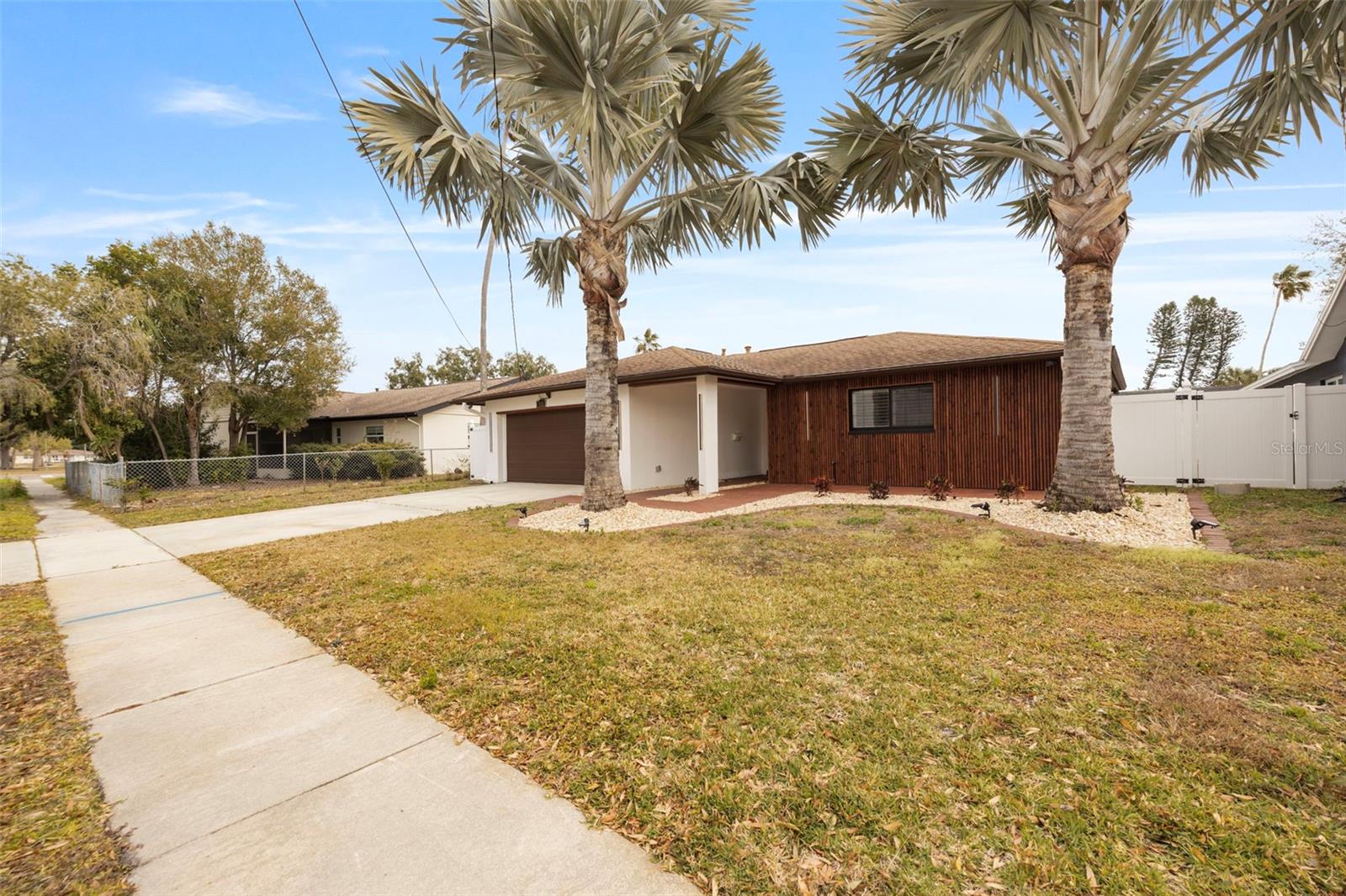 5921 DENVER ST NE — photo 3