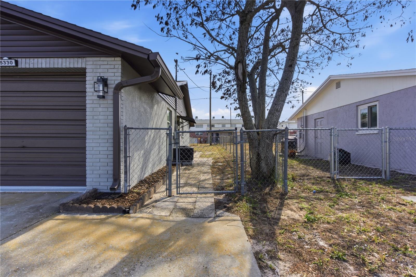 5330 POINSETTIA DR — photo 4
