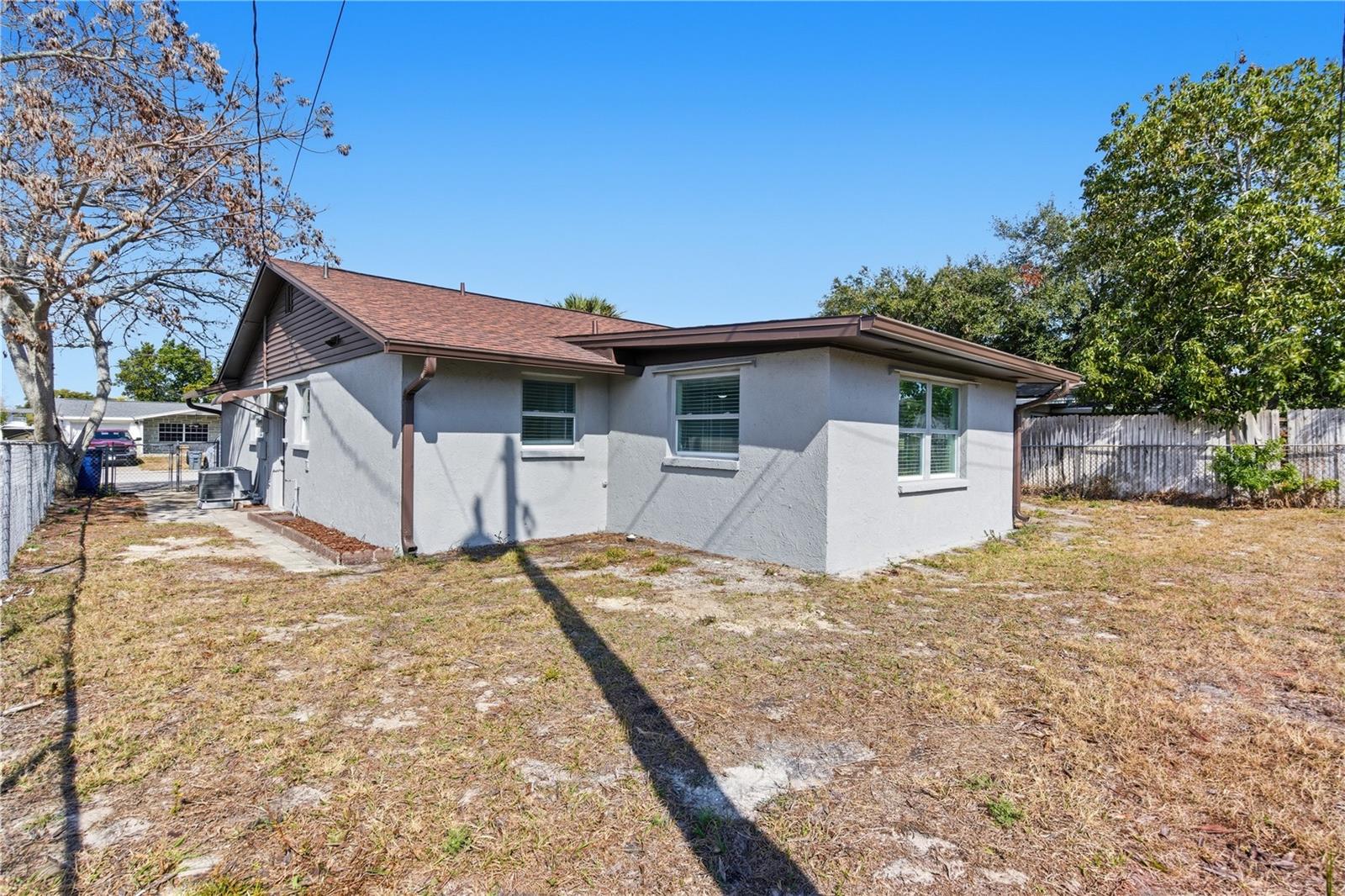 5330 POINSETTIA DR — photo 24