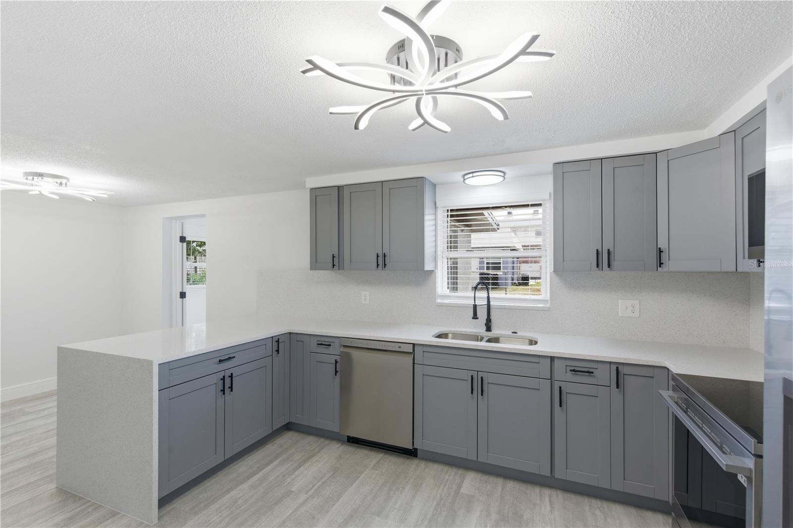 5330 POINSETTIA DR — photo 11