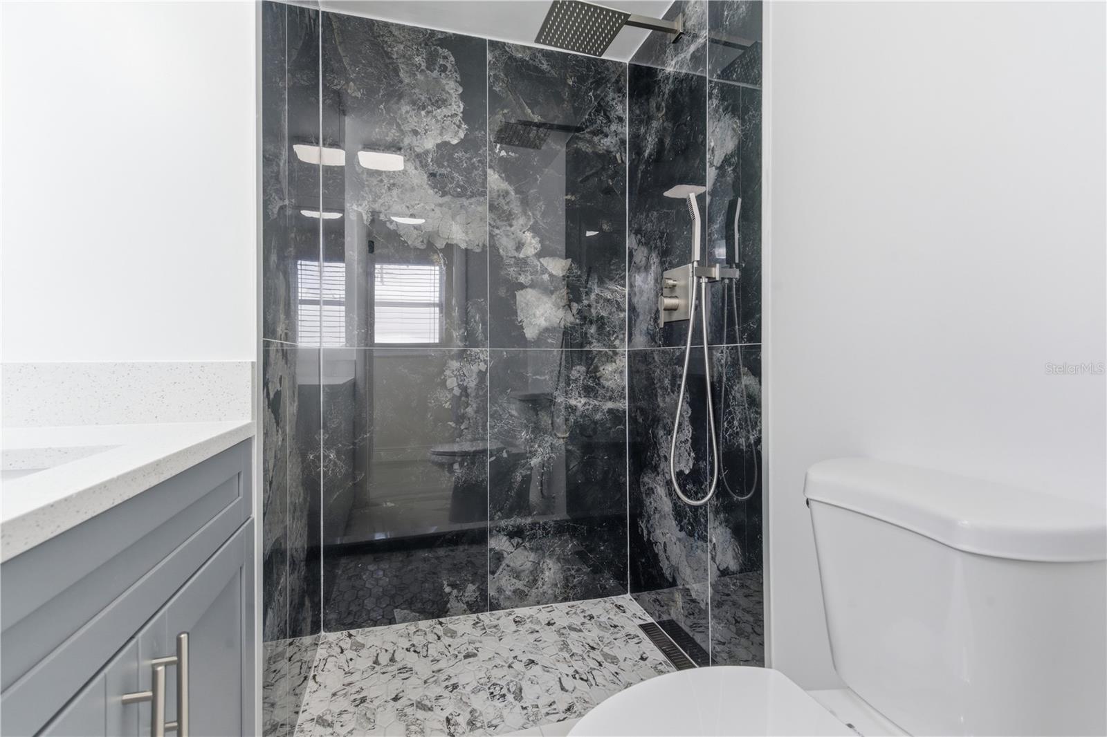 5330 POINSETTIA DR — photo 16