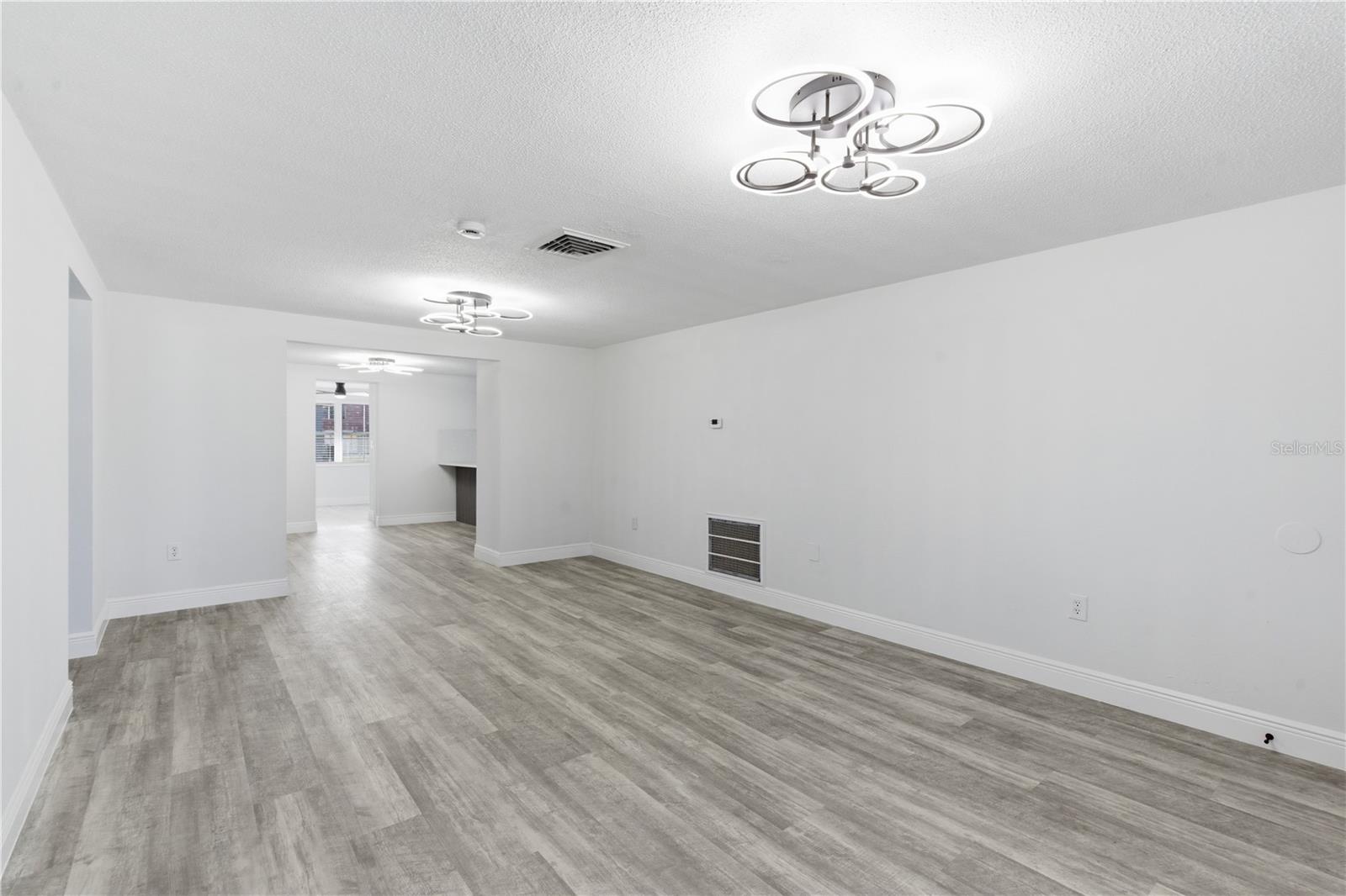 5330 POINSETTIA DR — photo 6