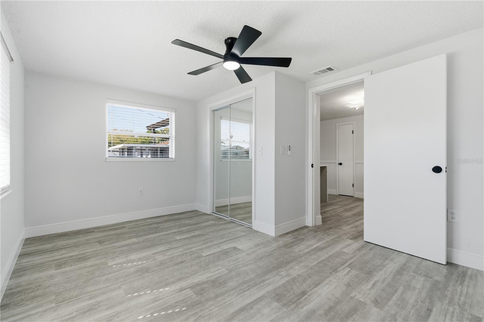 5330 POINSETTIA DR — photo 13