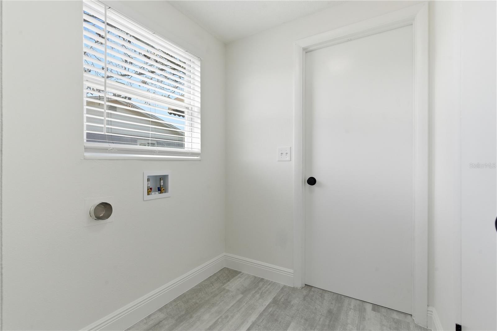 5330 POINSETTIA DR — photo 17