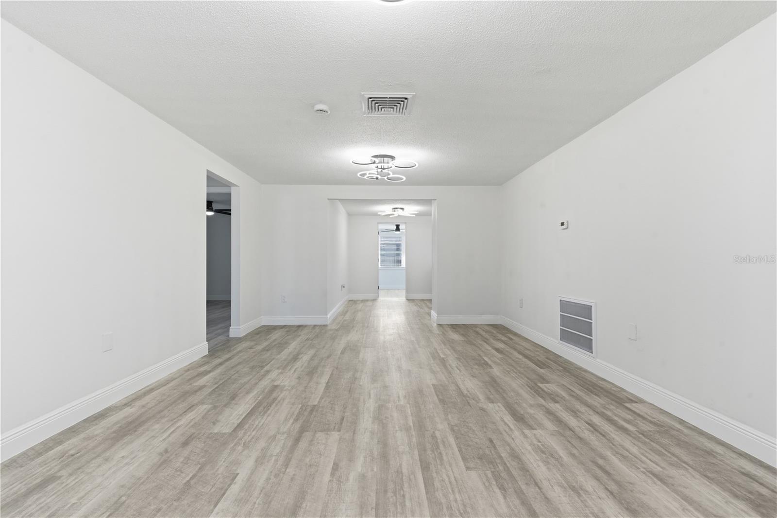 5330 POINSETTIA DR — photo 5
