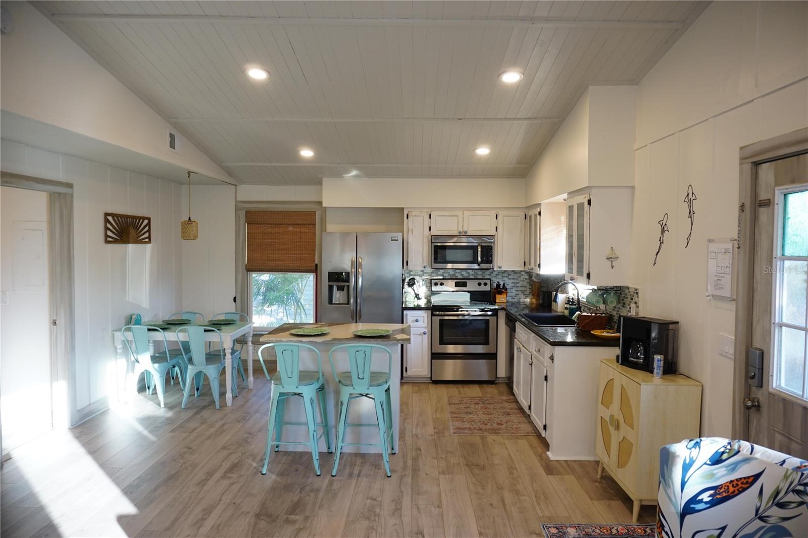 2504 AVENUE B — photo 3