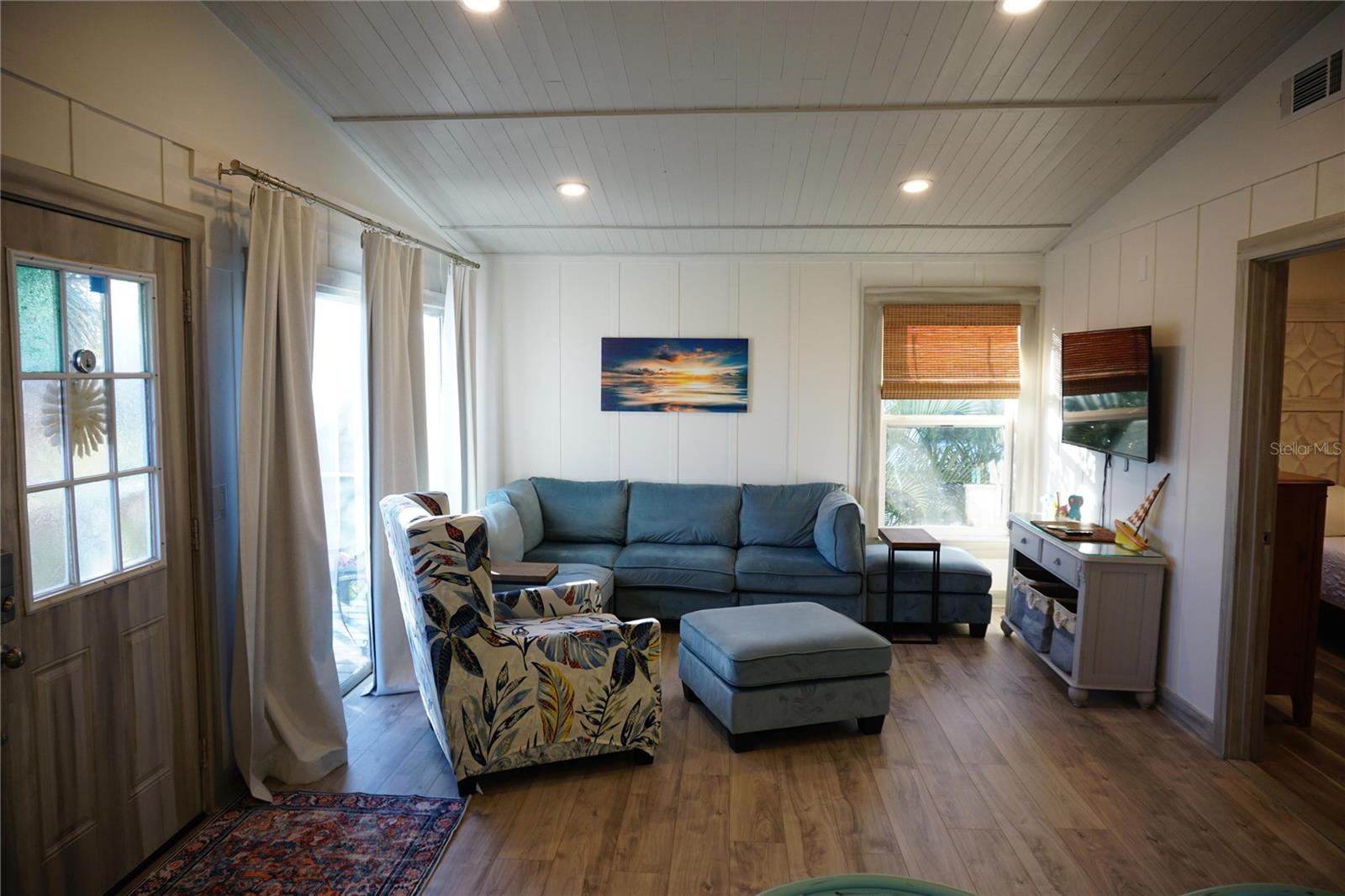 2504 AVENUE B — photo 4