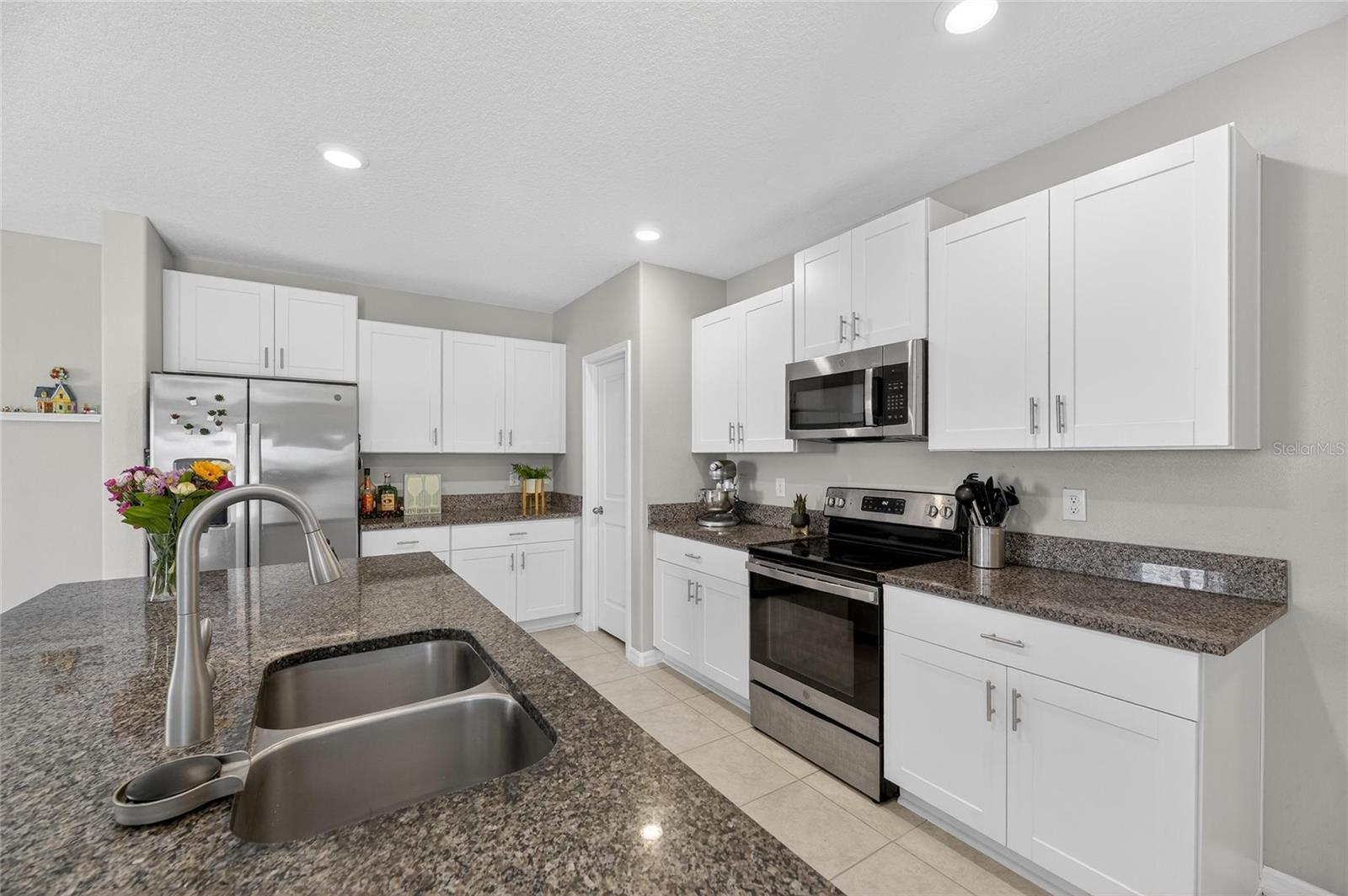 16791 DELIA ST — photo 7