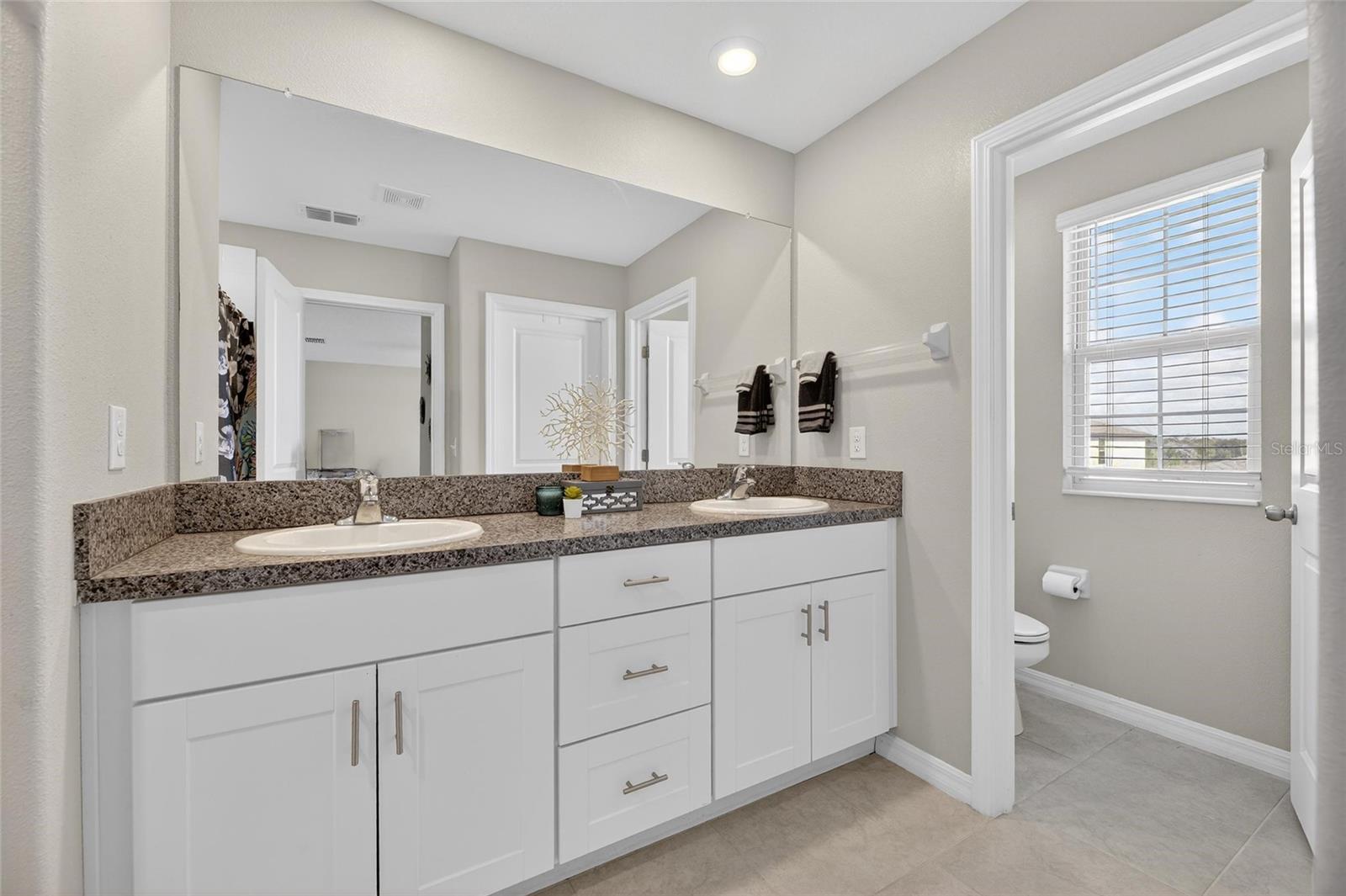 16791 DELIA ST — photo 34