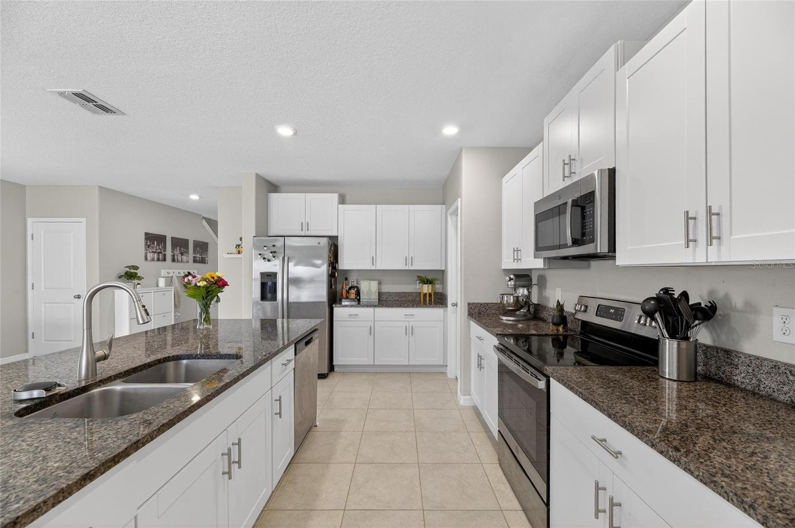 16791 DELIA ST — photo 6