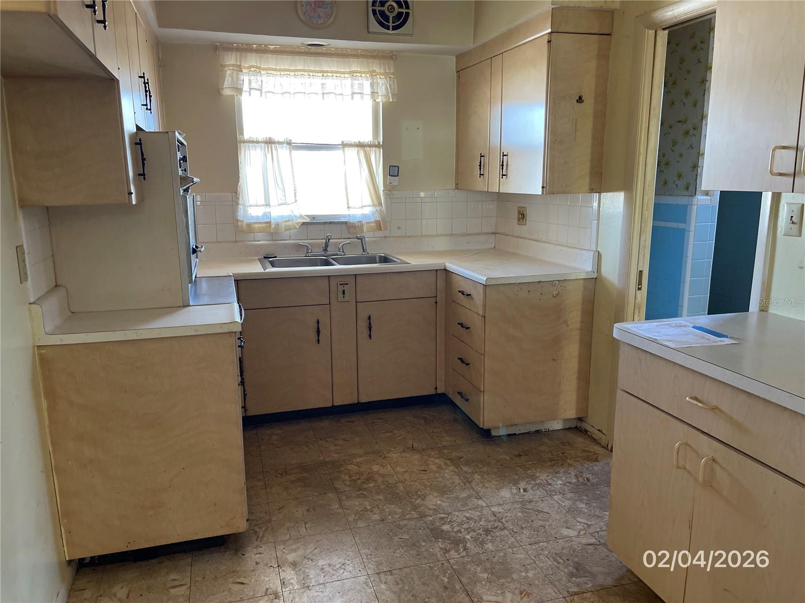 1708 CAMBRIDGE DR — photo 6