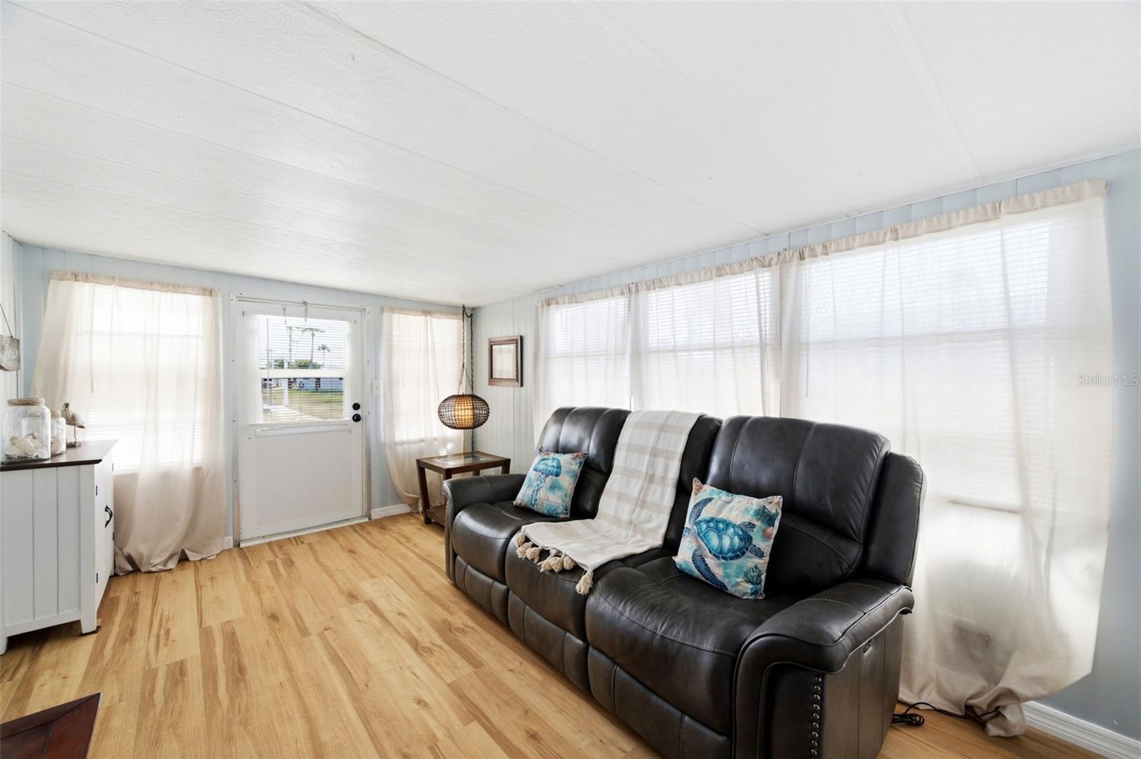 10913 LIBERTY DR — photo 5