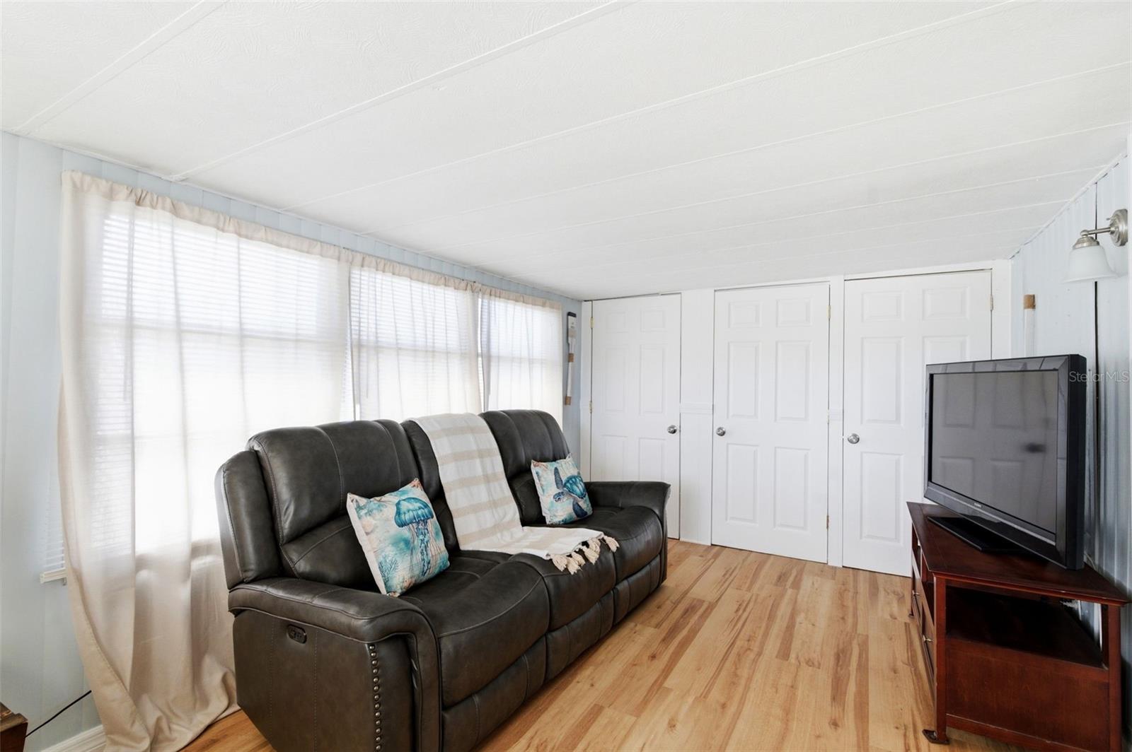 10913 LIBERTY DR — photo 2