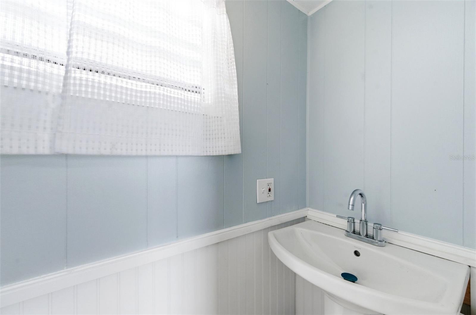 10913 LIBERTY DR — photo 18
