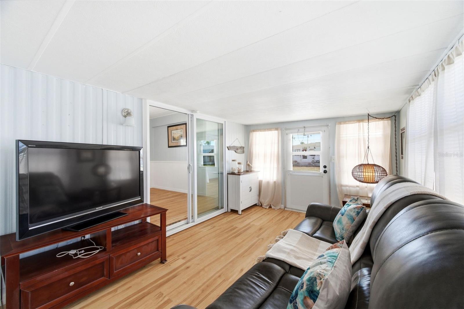 10913 LIBERTY DR — photo 4