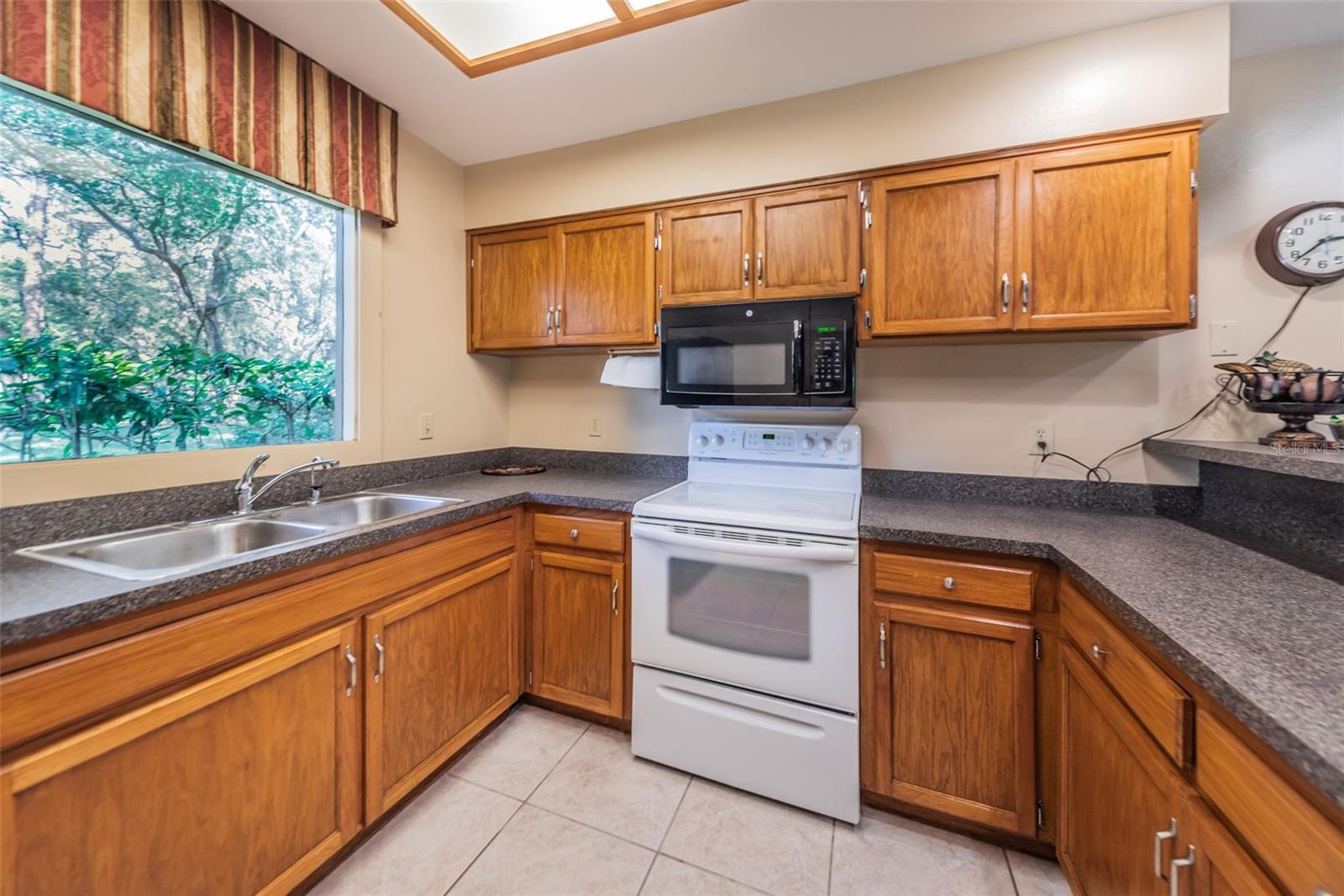 802 LENNOX RD W #802 — photo 34