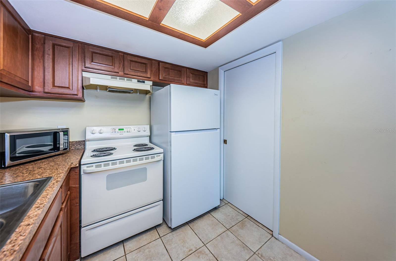 802 LENNOX RD W #802 — photo 10