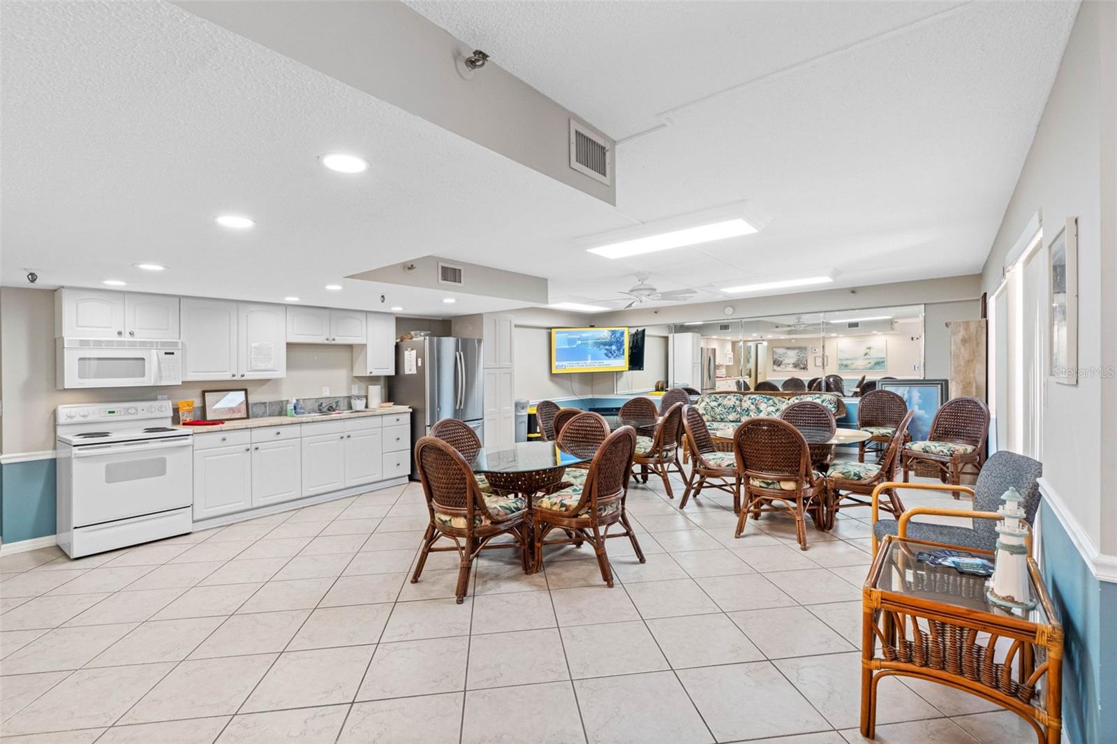 7430 SUNSHINE SKYWAY LN S #406 — photo 42
