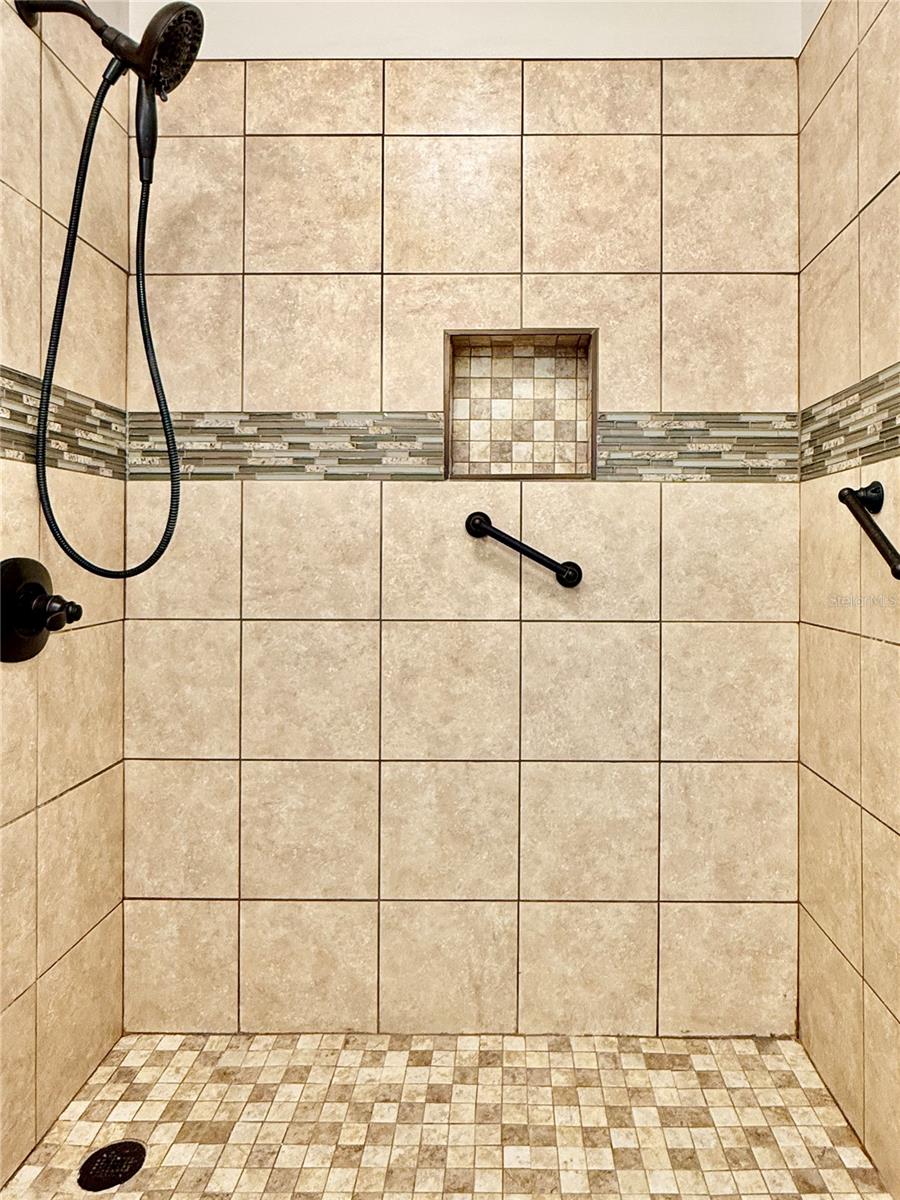 18013 VILLA CREEK DR — photo 33
