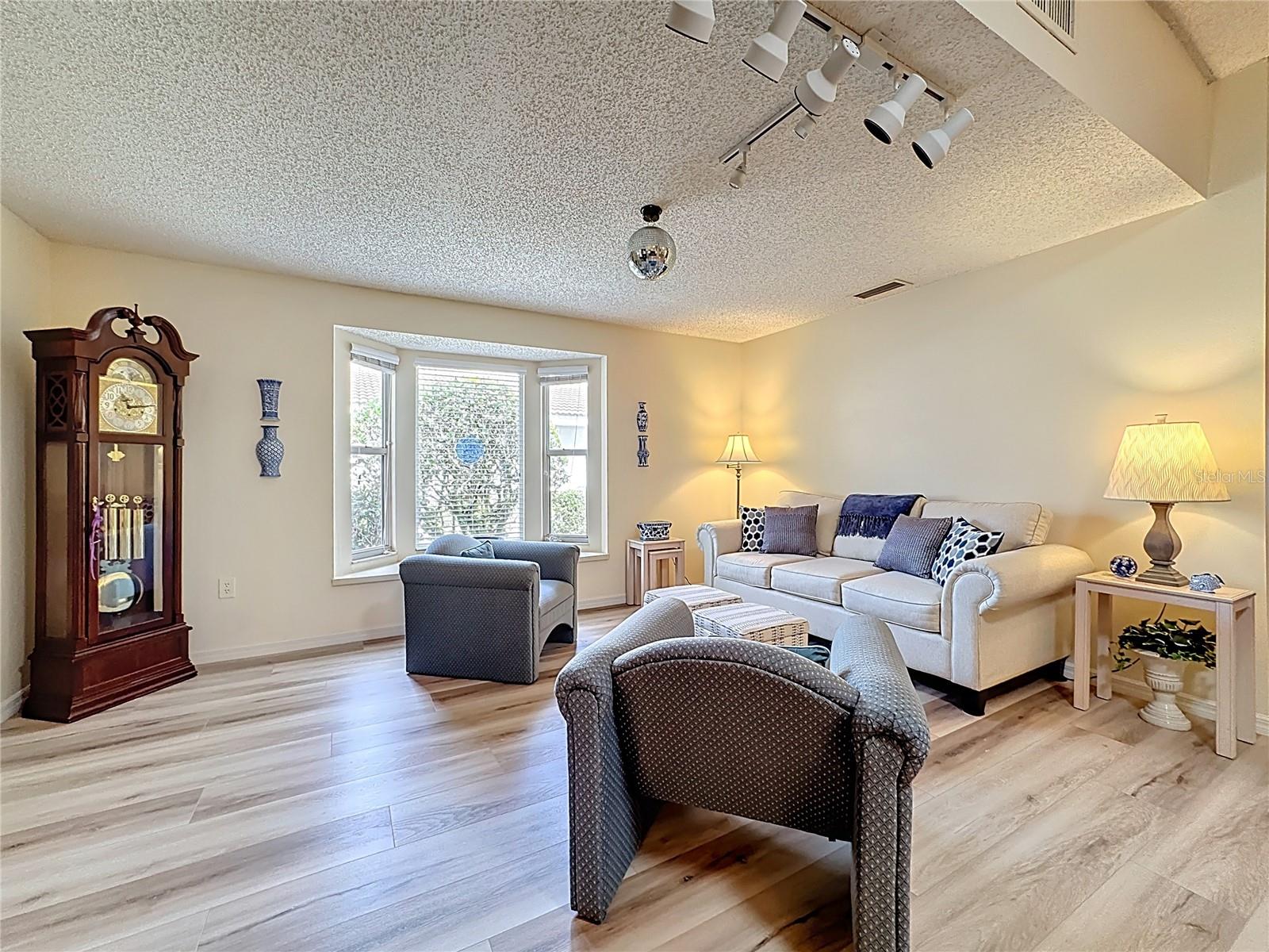 5611 GARDEN LAKES DR — photo 5