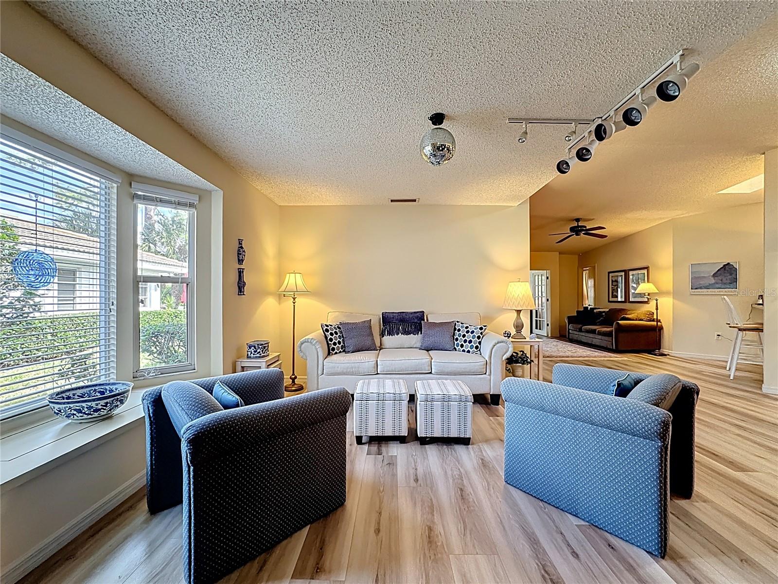 5611 GARDEN LAKES DR — photo 6