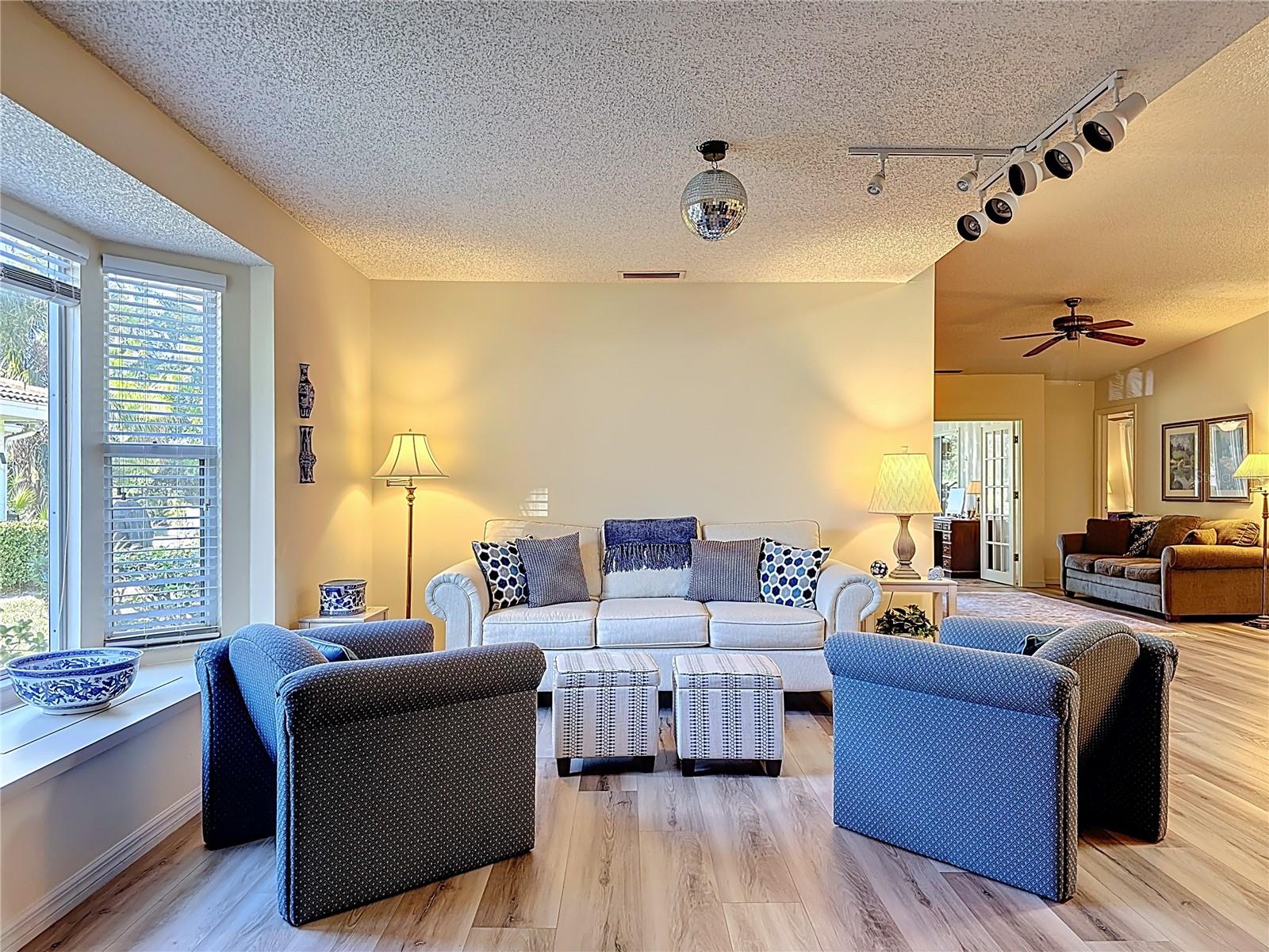 5611 GARDEN LAKES DR — photo 4