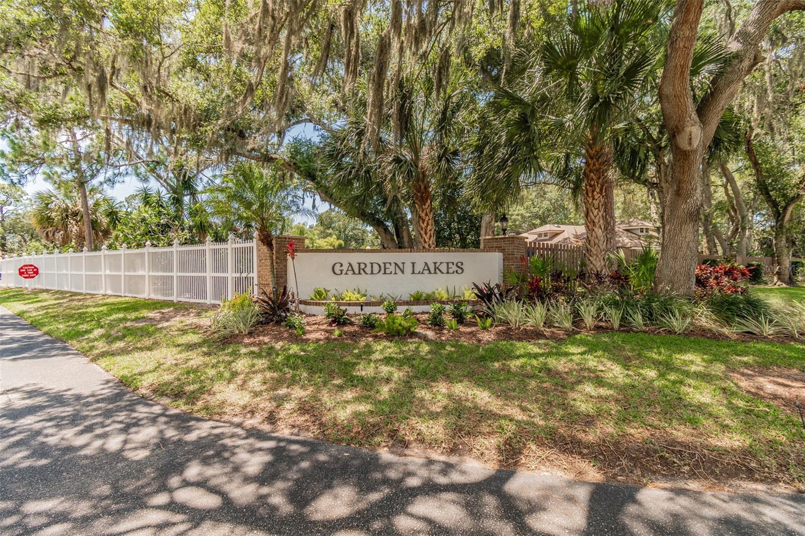 5611 GARDEN LAKES DR — photo 42