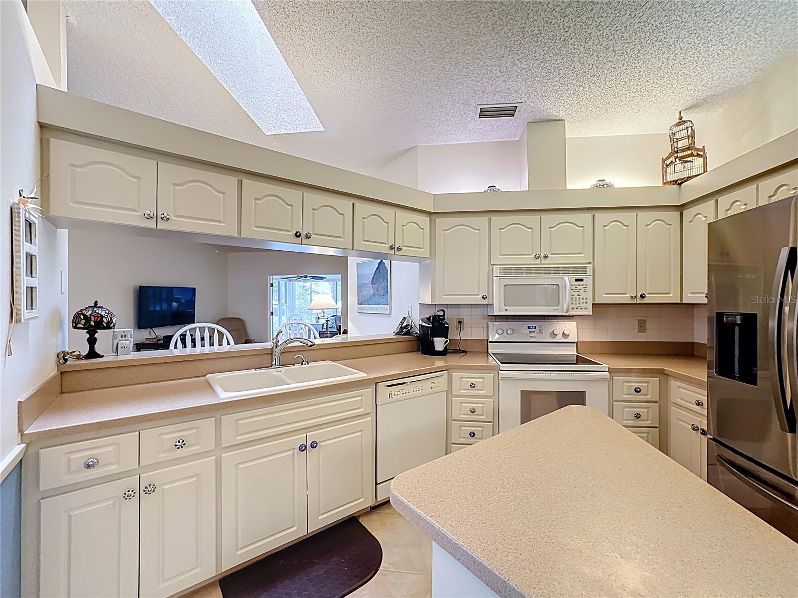 5611 GARDEN LAKES DR — photo 18