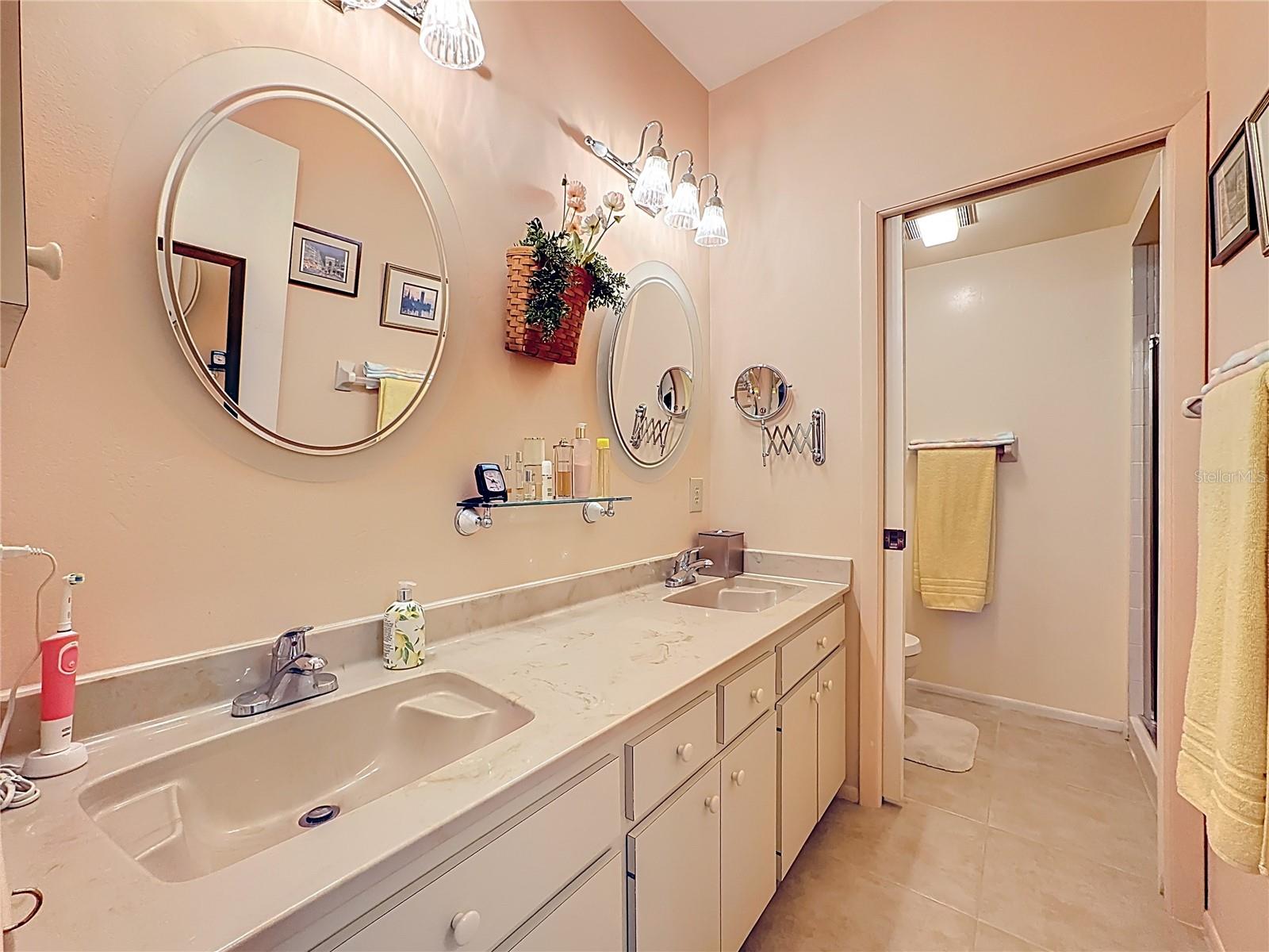 5611 GARDEN LAKES DR — photo 36