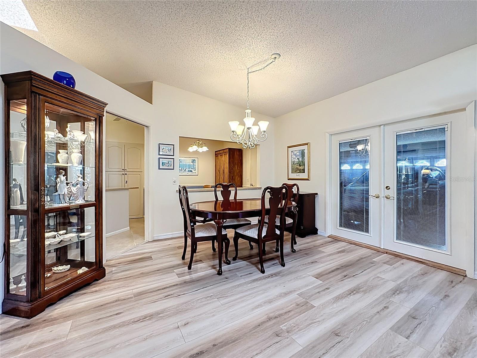 5611 GARDEN LAKES DR — photo 9